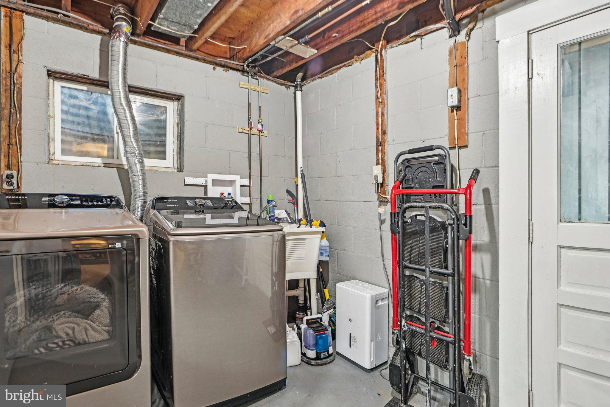 TYROL ESTATES - Residential