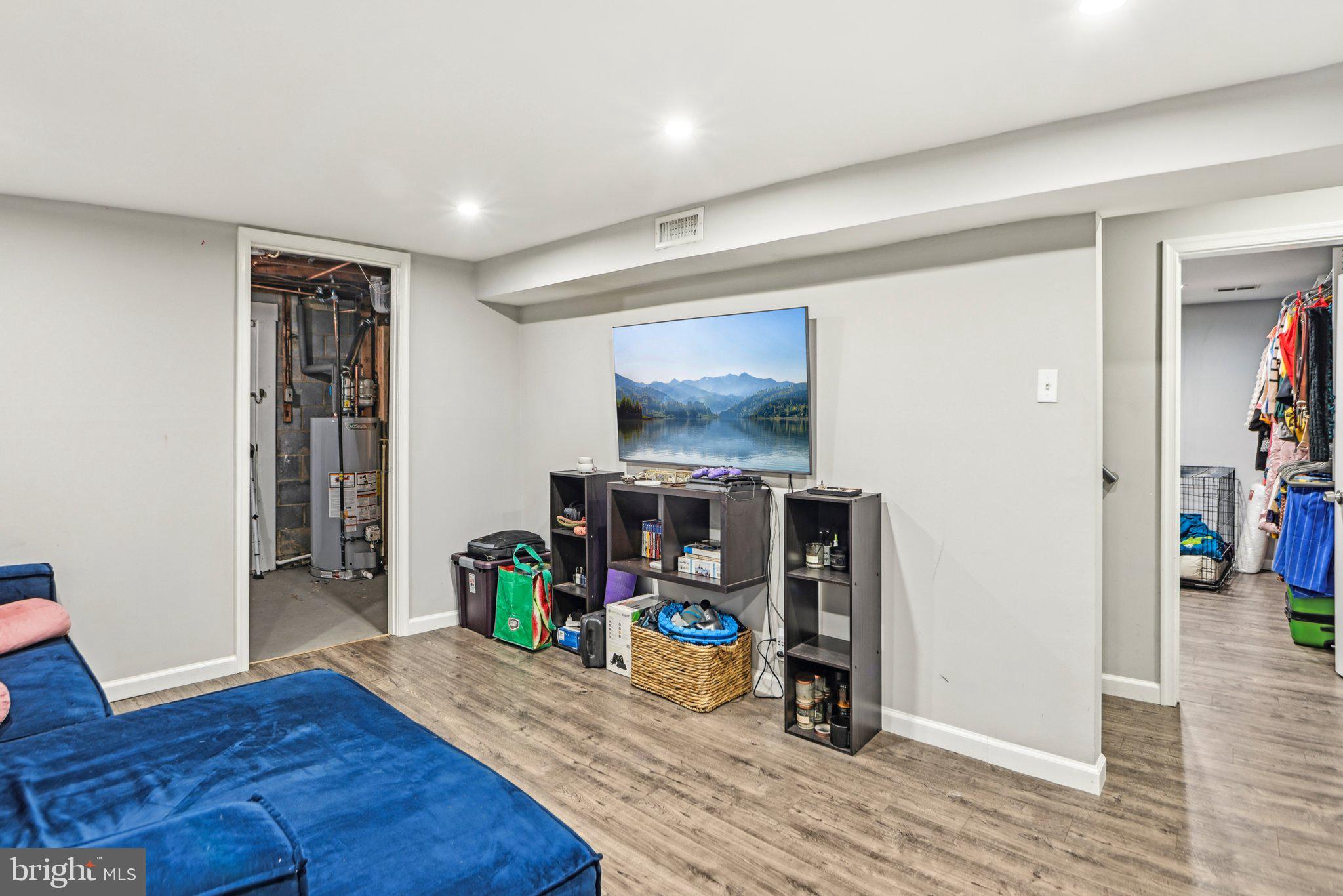 TYROL ESTATES - Residential