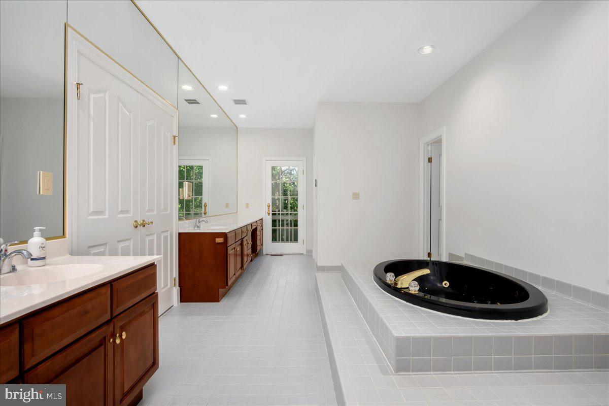 AVERY FOREST - Residential