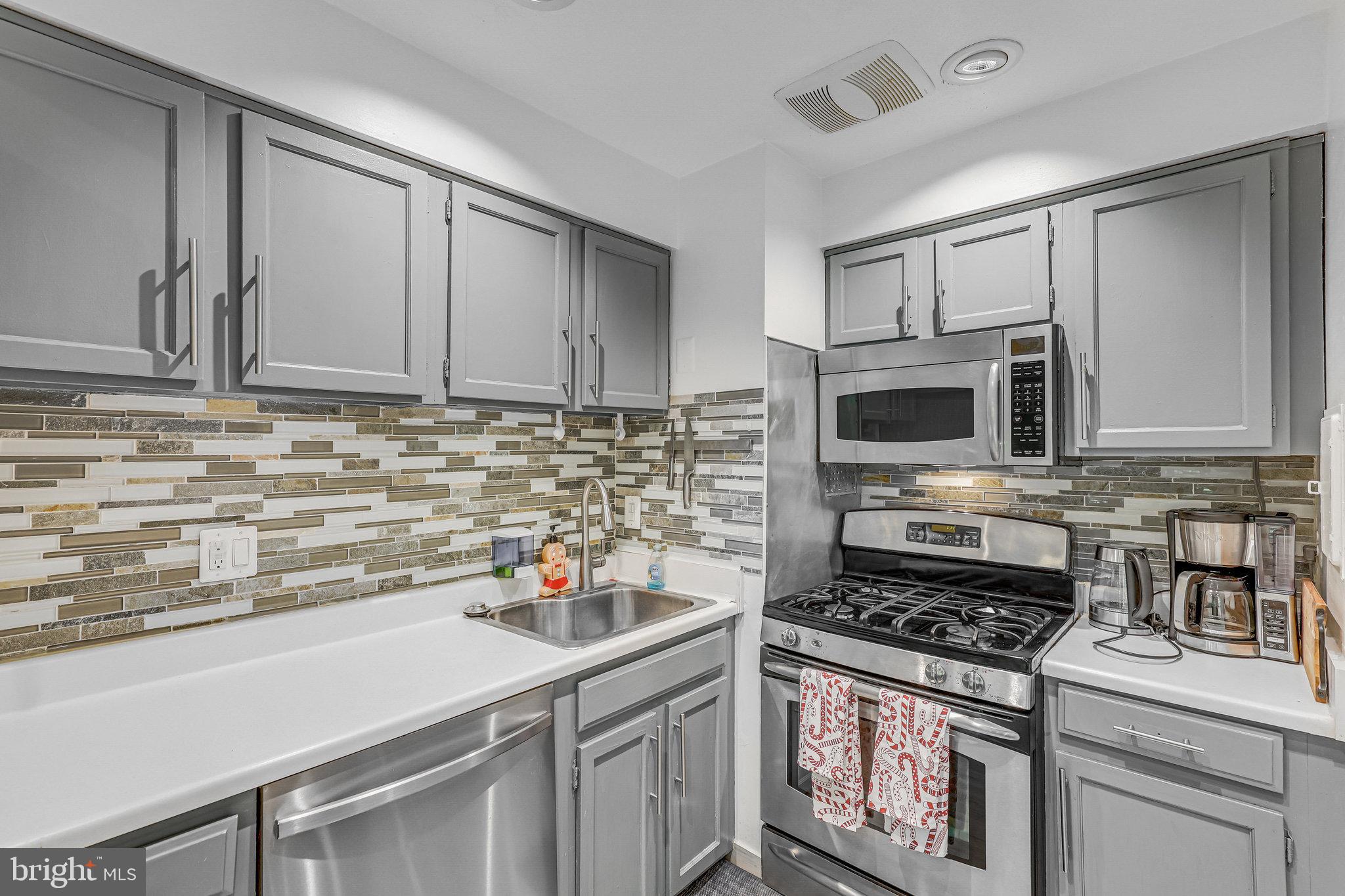 IVYMOUNT COURT - Residential