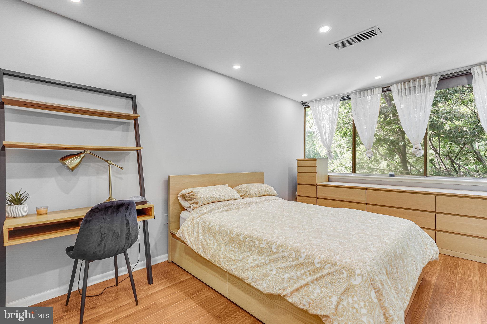 IVYMOUNT COURT - Residential