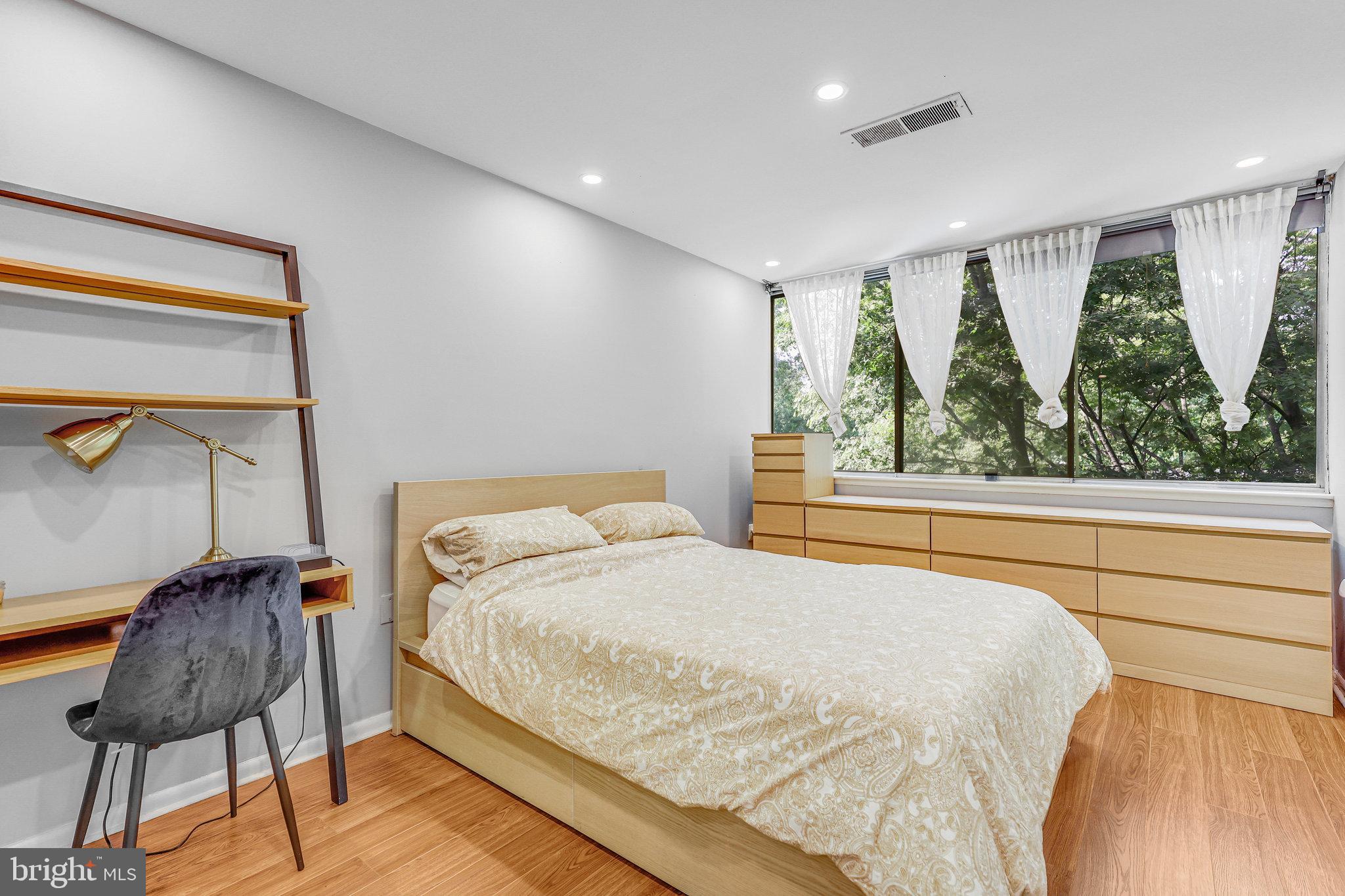 IVYMOUNT COURT - Residential