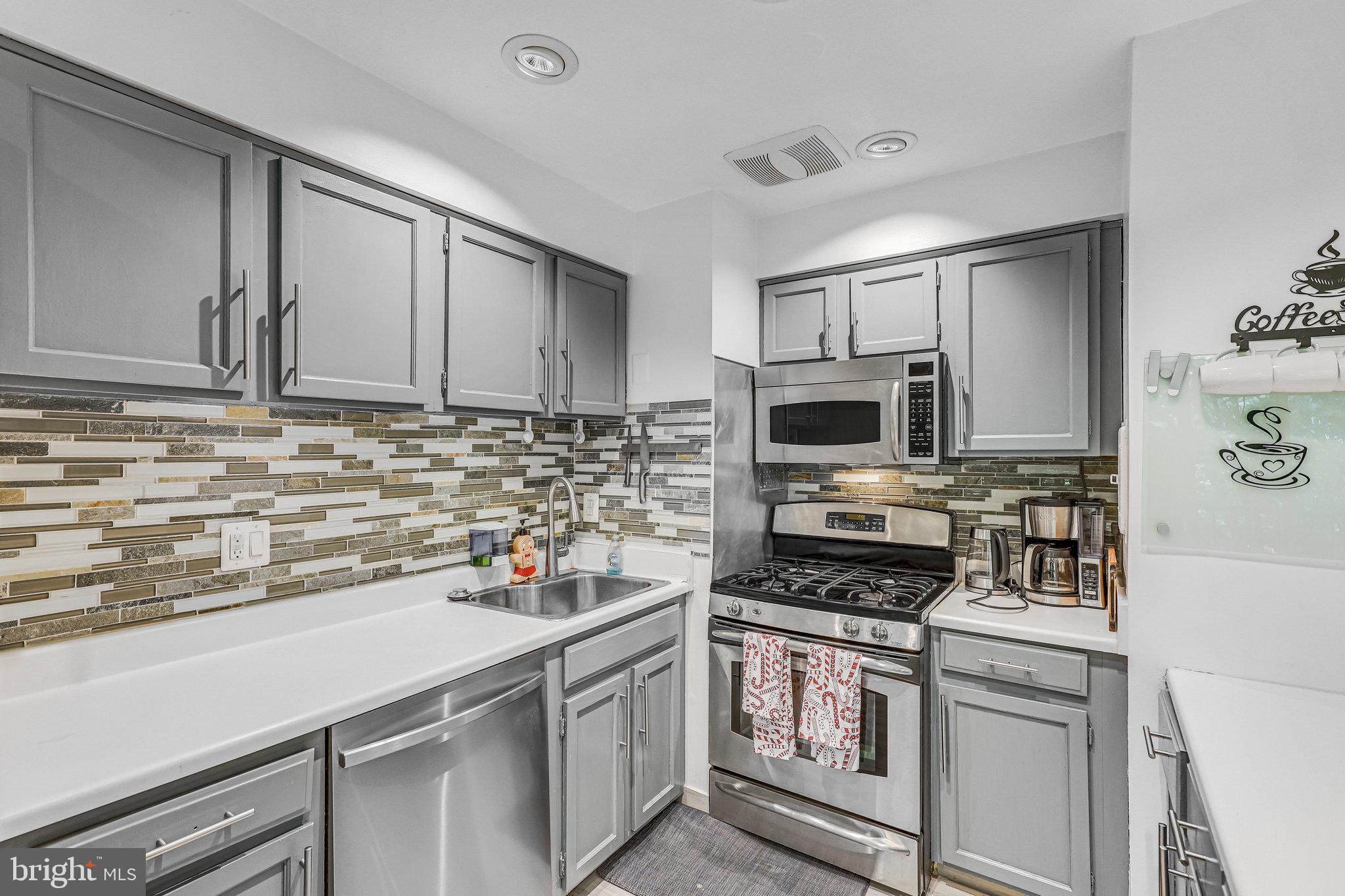 IVYMOUNT COURT - Residential