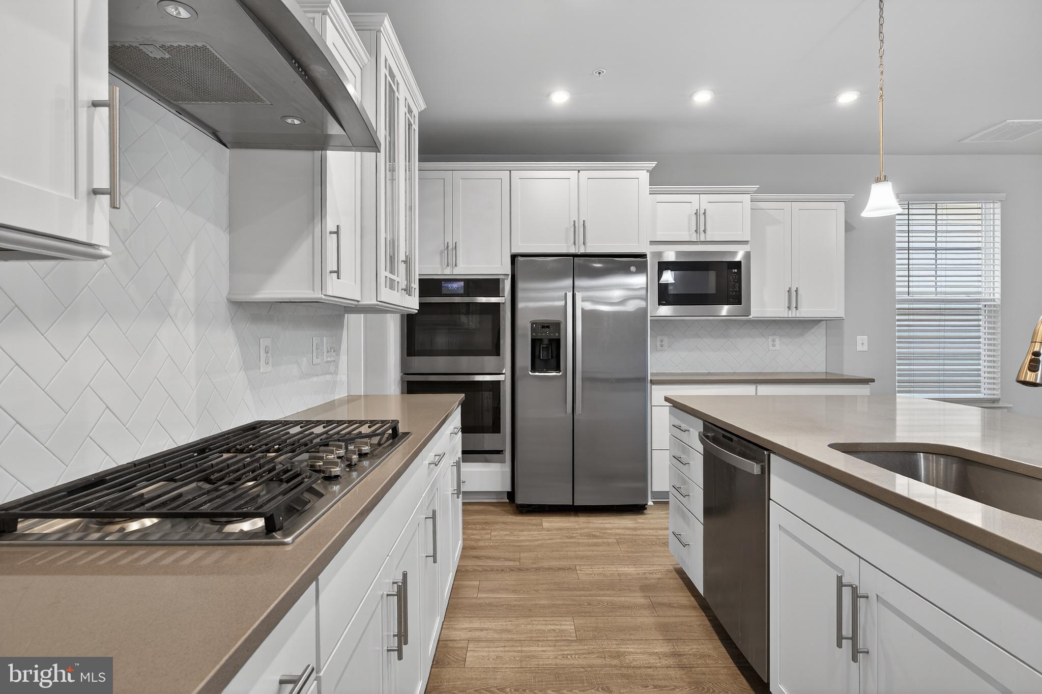 FOUR SEASONS AT KENT ISLAND - Residential