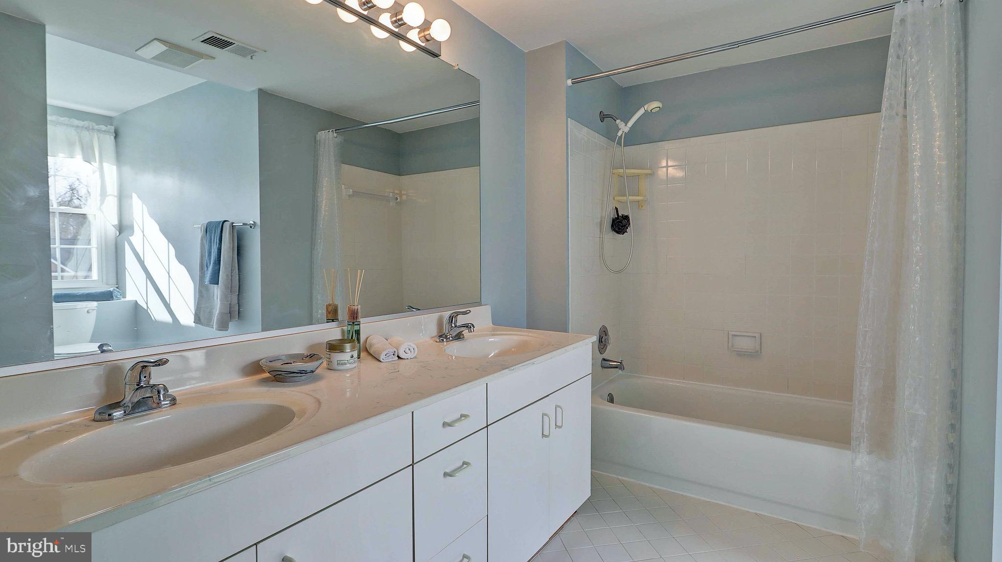 HAMPTON FOREST - Residential