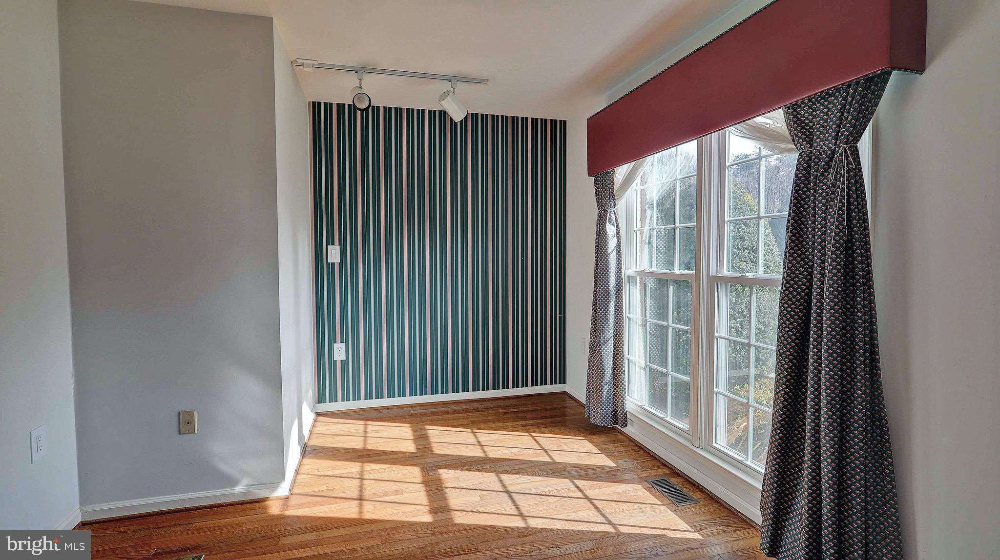 HAMPTON FOREST - Residential