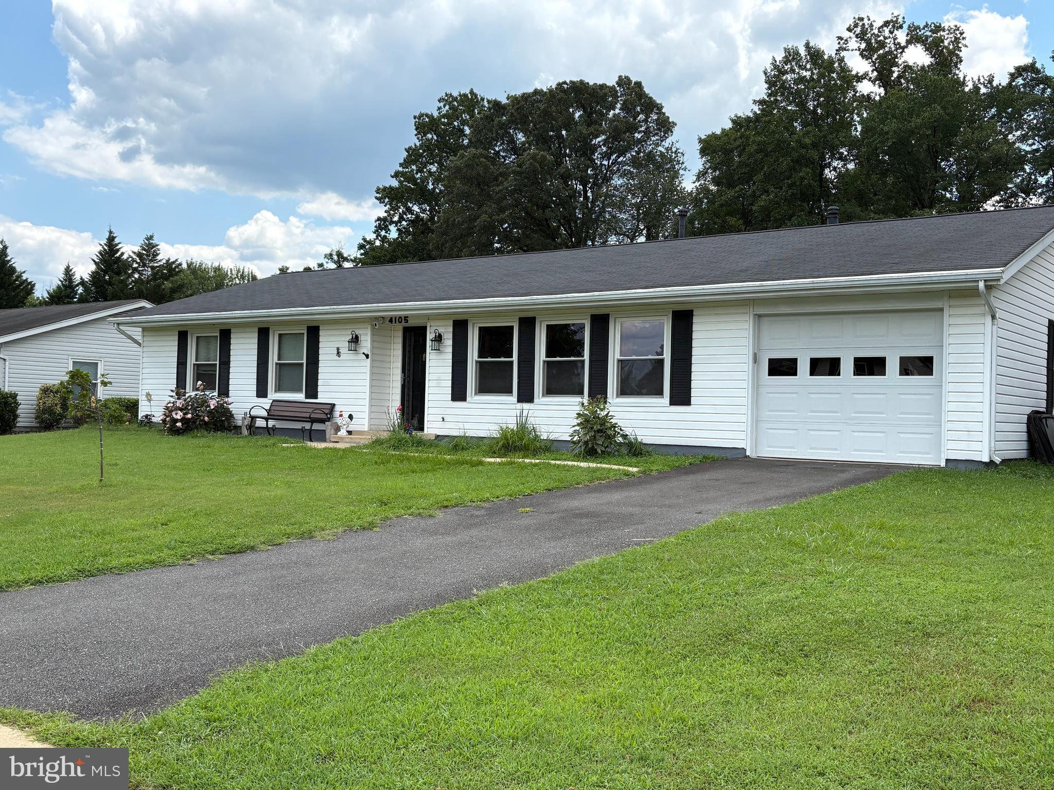 ELMWOOD MANOR - Residential