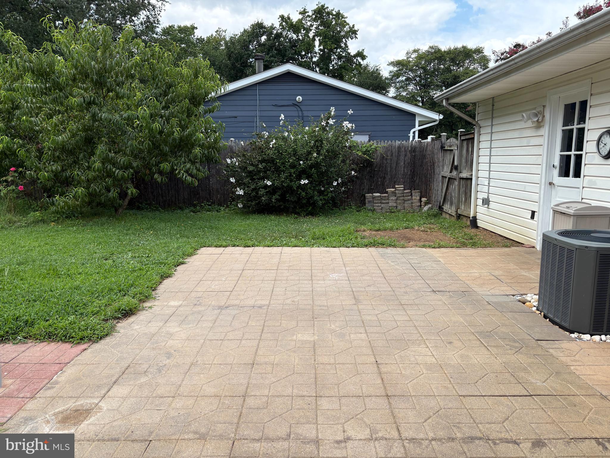 ELMWOOD MANOR - Residential