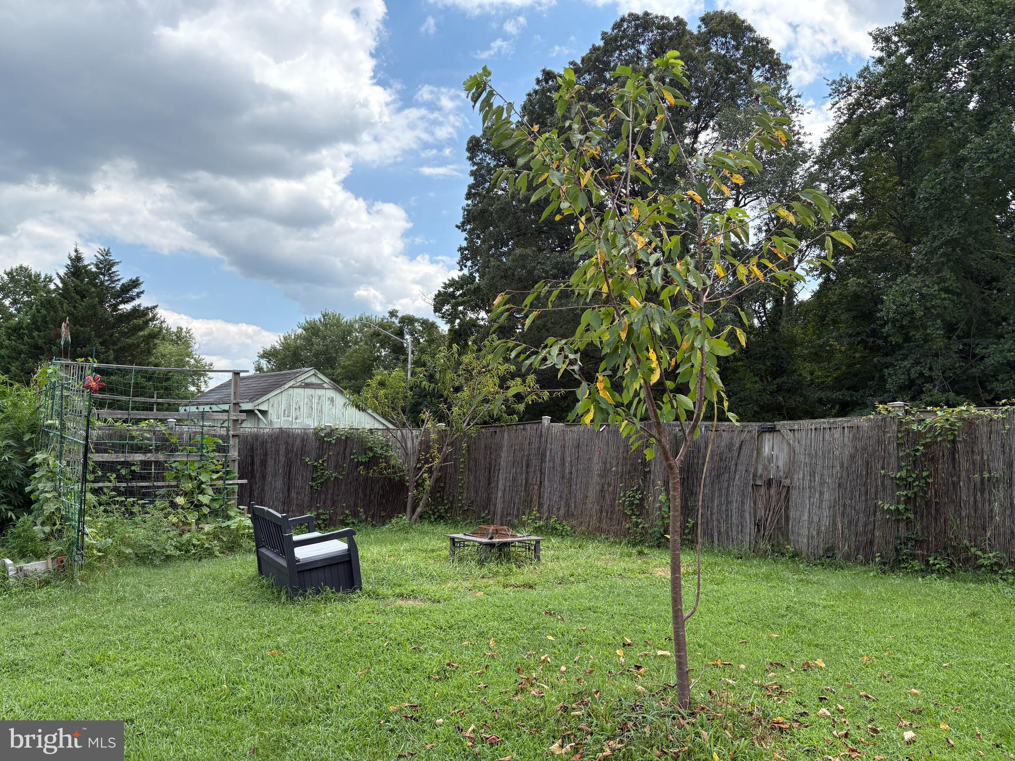 ELMWOOD MANOR - Residential