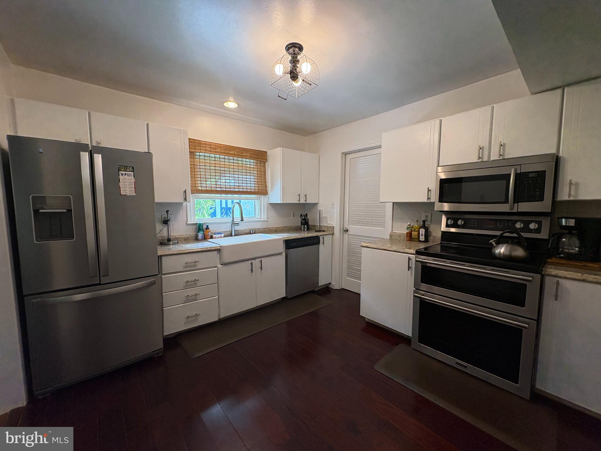 ELMWOOD MANOR - Residential