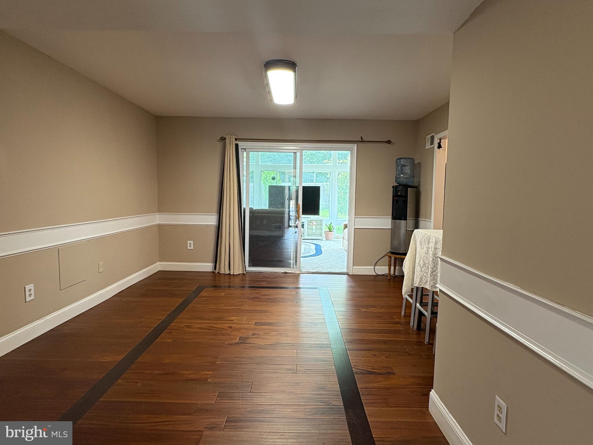 ELMWOOD MANOR - Residential