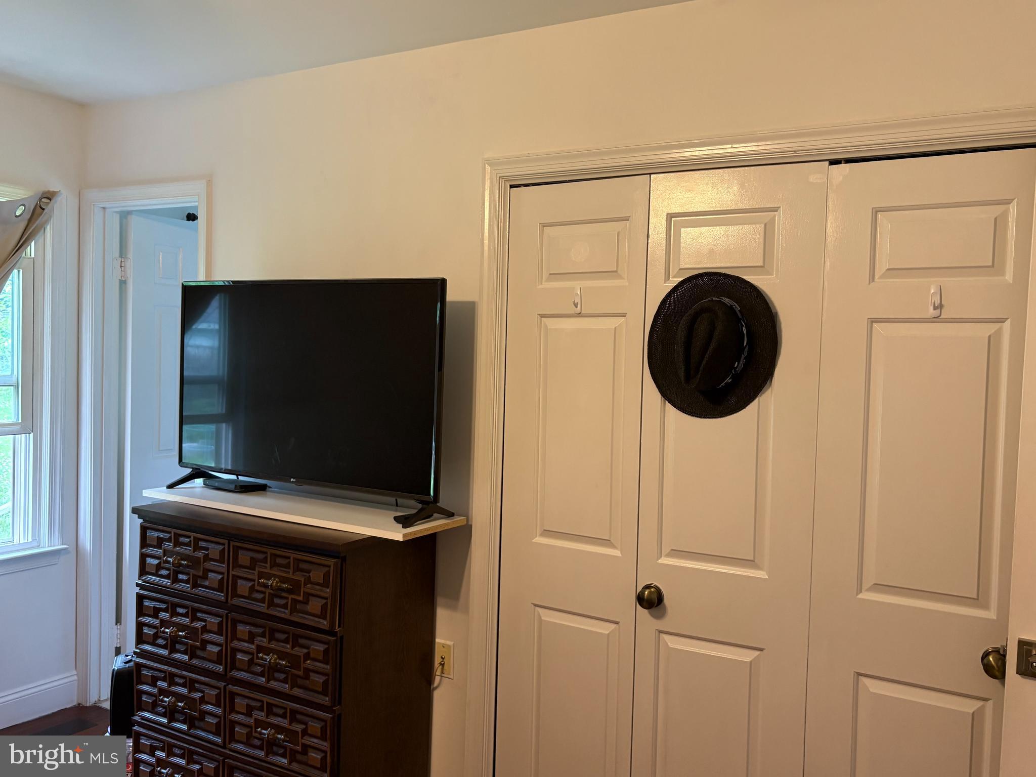 ELMWOOD MANOR - Residential