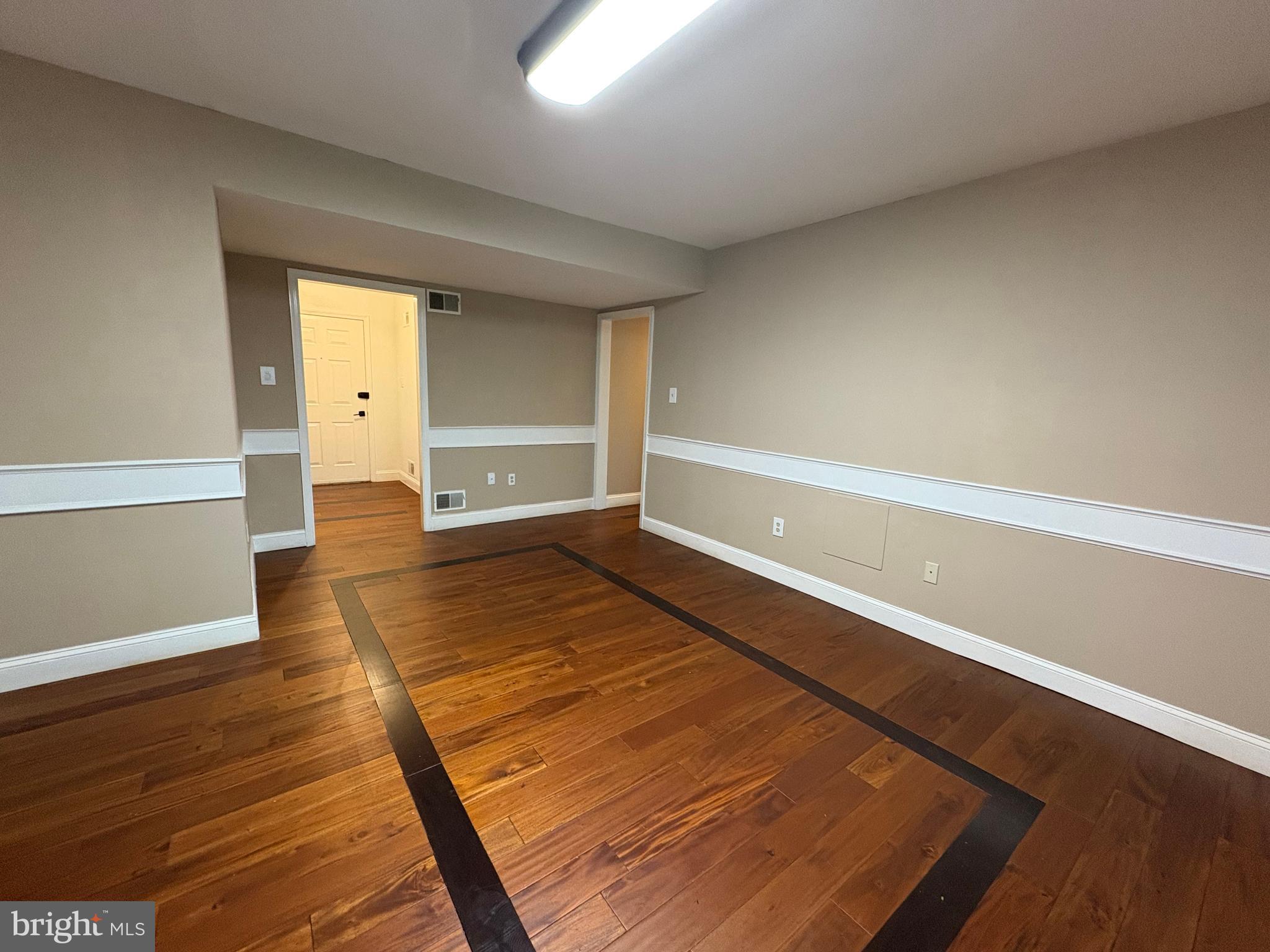 ELMWOOD MANOR - Residential