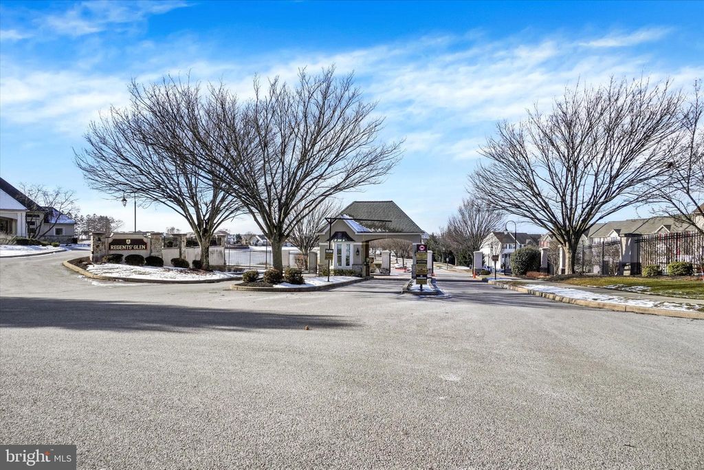 Photo of 1010 Crest Way #304, YORK, PA 17403 (MLS # PAYK2096306)