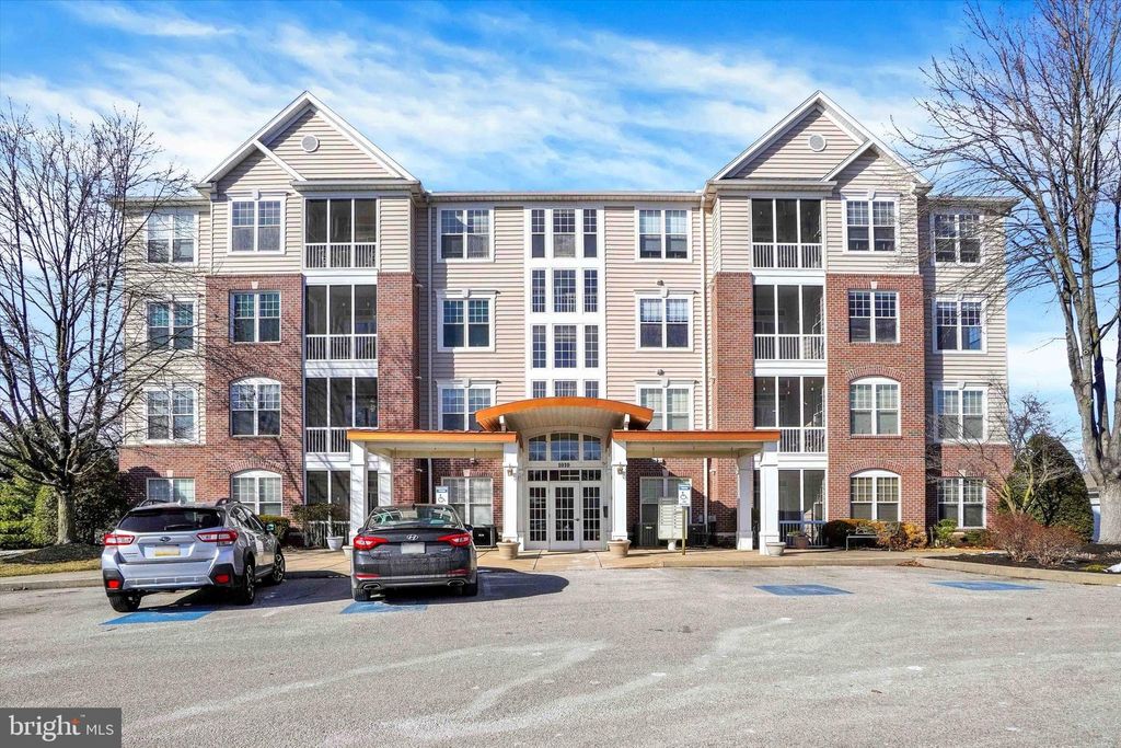 Photo of 1010 Crest Way #304, YORK, PA 17403 (MLS # PAYK2096306)
