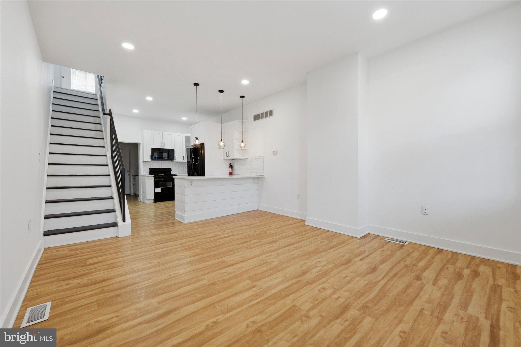 2512 W SERGEANT STREET