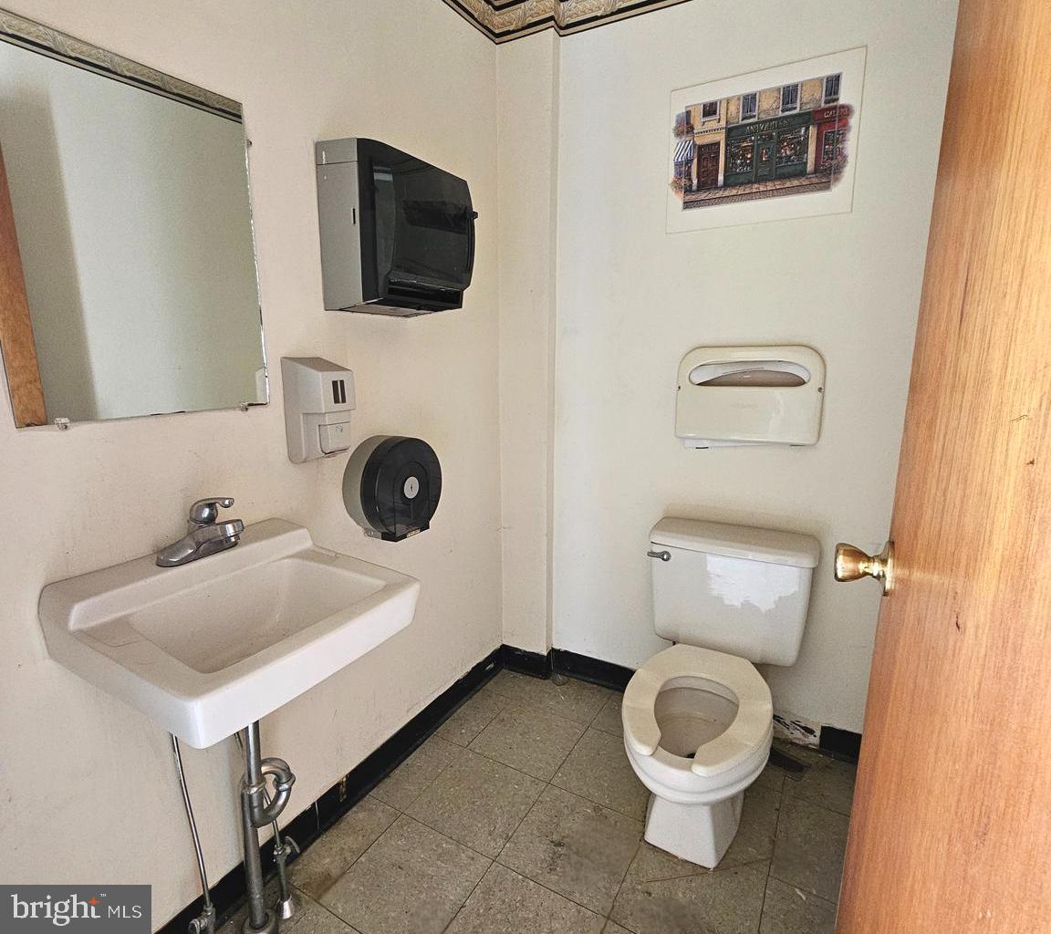 FERN ROCK - Commercial Sale