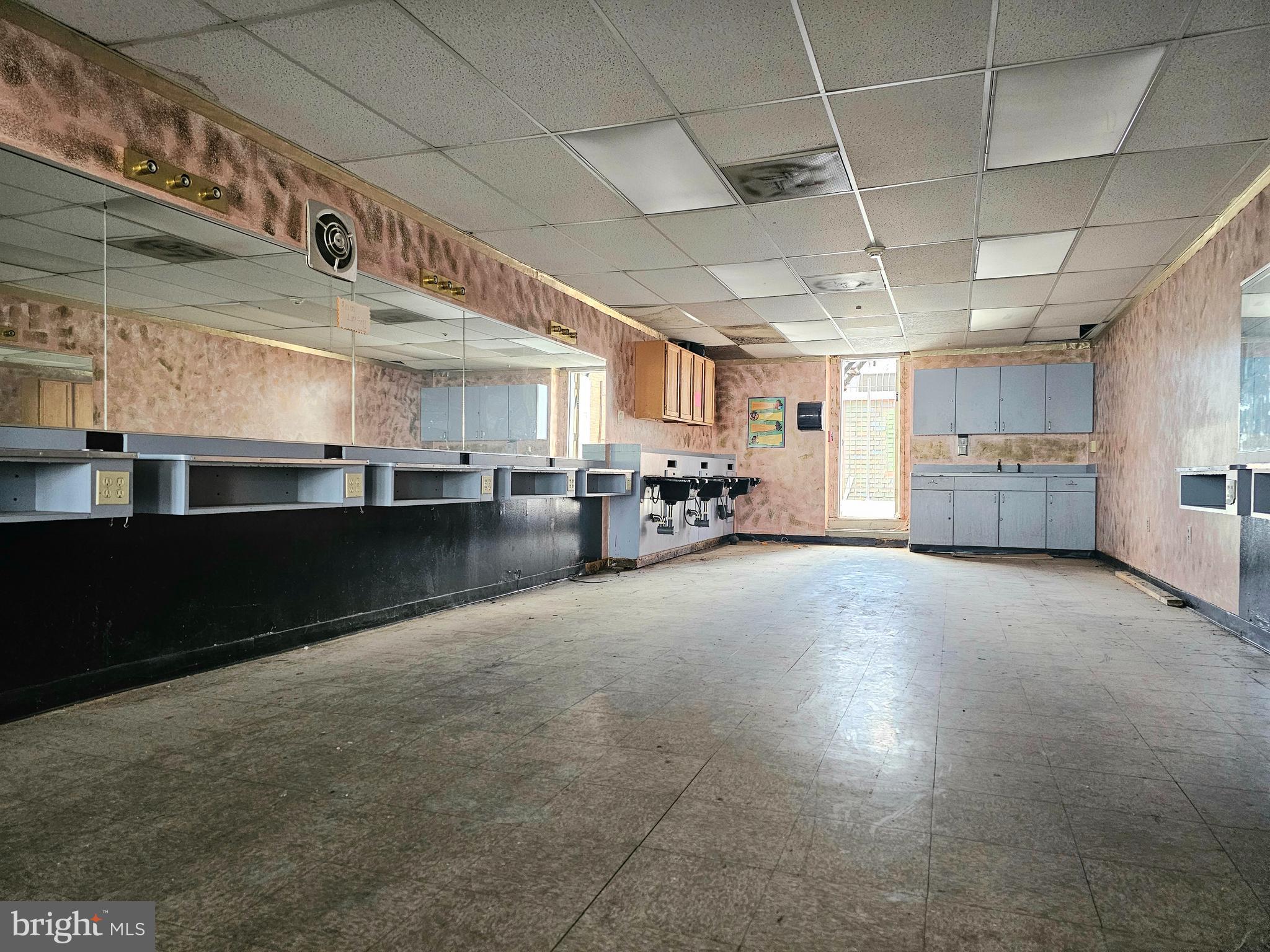 FERN ROCK - Commercial Sale