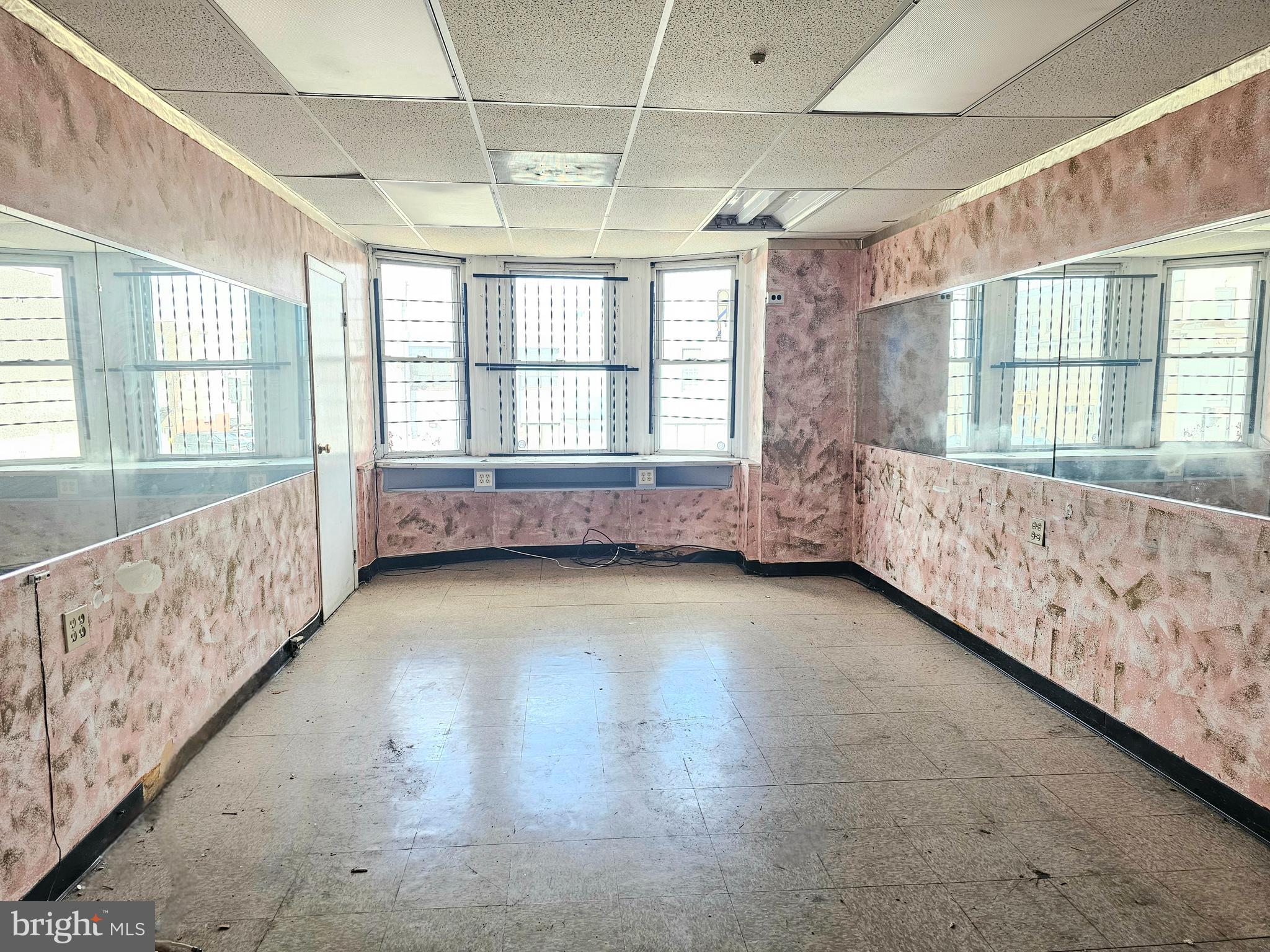 FERN ROCK - Commercial Sale