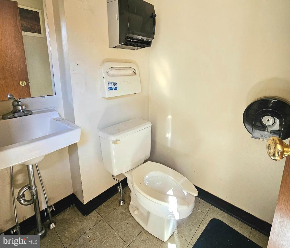 FERN ROCK - Commercial Sale