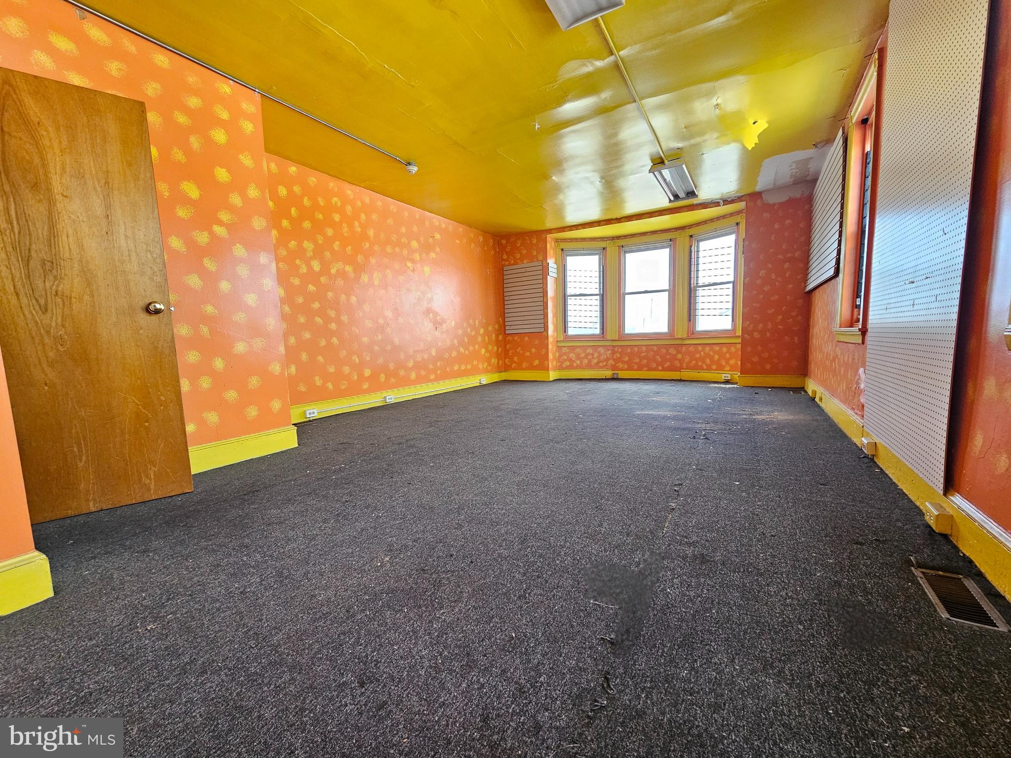 FERN ROCK - Commercial Sale
