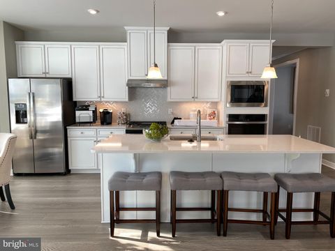 Homes For Sale - 143 Hood Farm Drive<br/> WEST GROVE, PA 19390