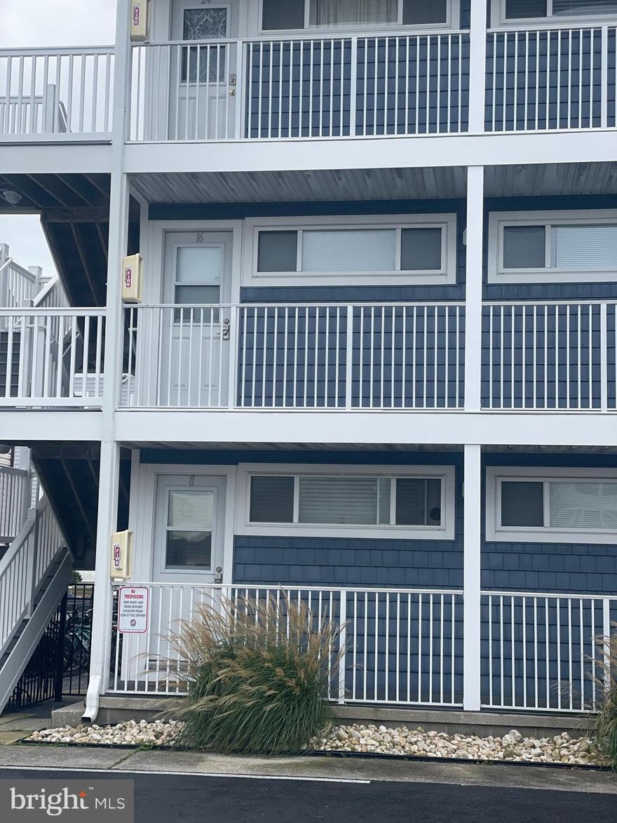 Yearly Waterfront Rental!   This unit sits waterfront on the bayside with easy access to boating, fishing and many other water related activities.   This unit boasts upgraded appliances and modern decor throughout. Watch the sunset over the bay from the comfort of your family room.