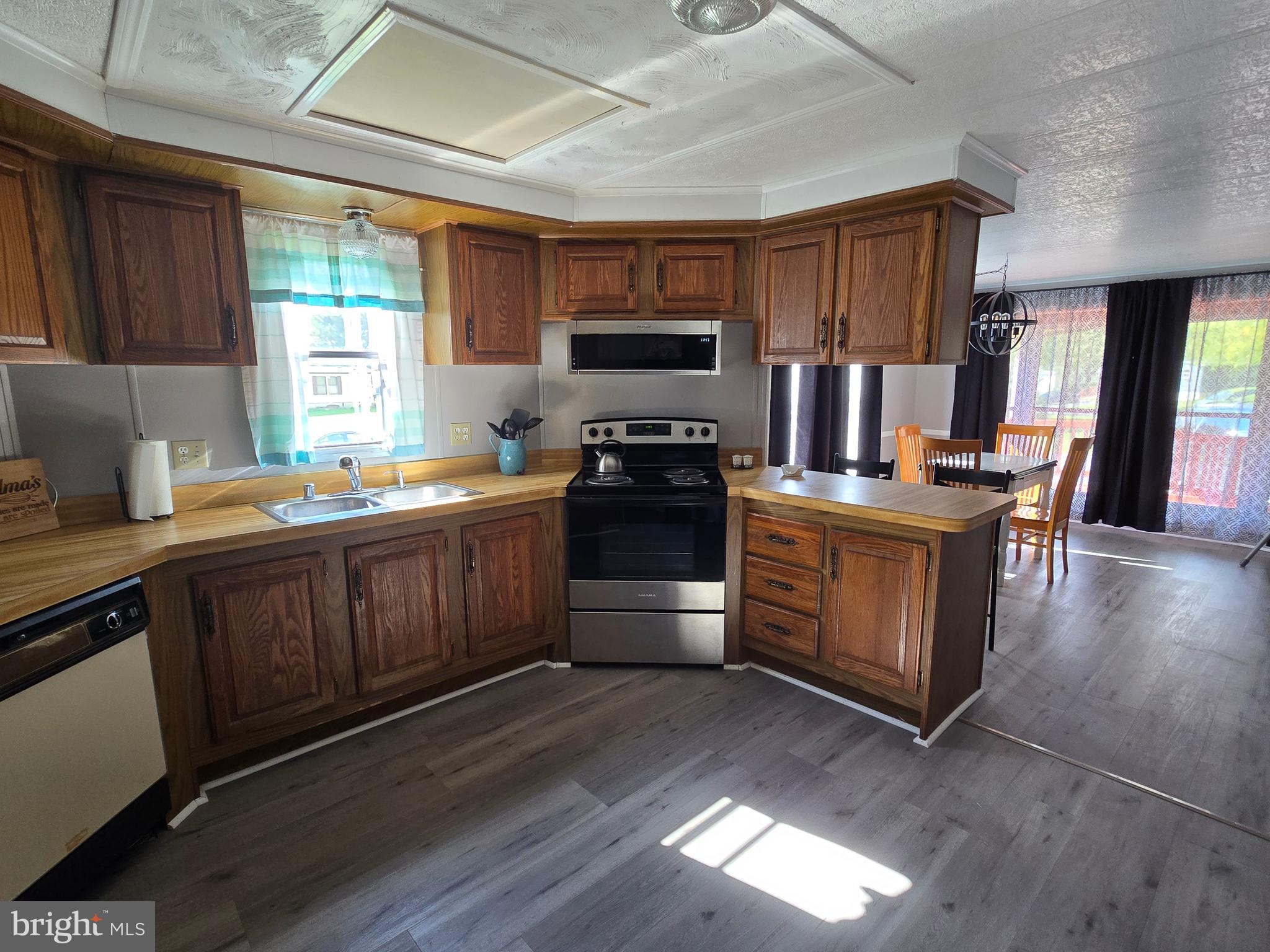 MEADOWVIEW ESTATES - Residential