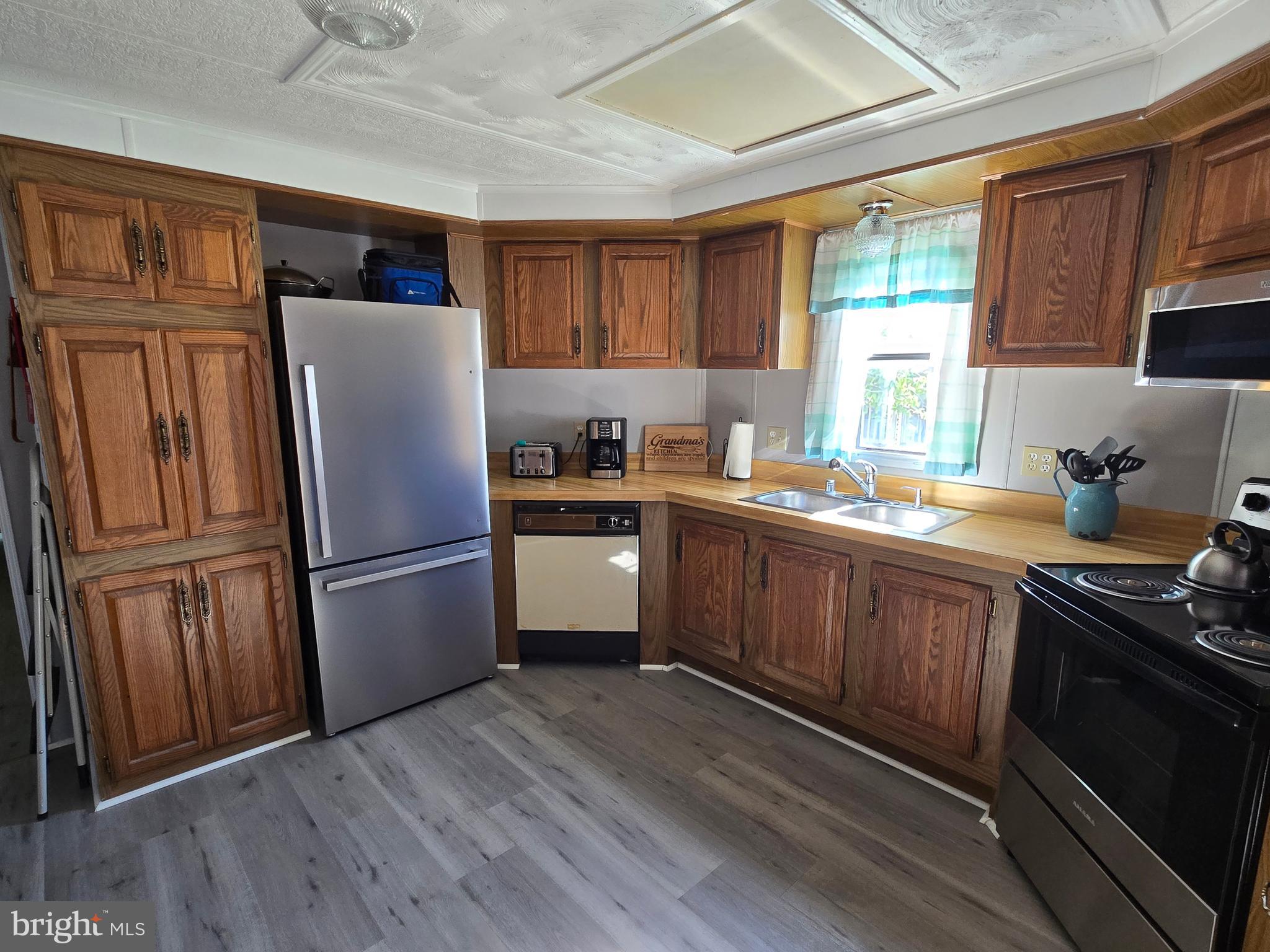 MEADOWVIEW ESTATES - Residential