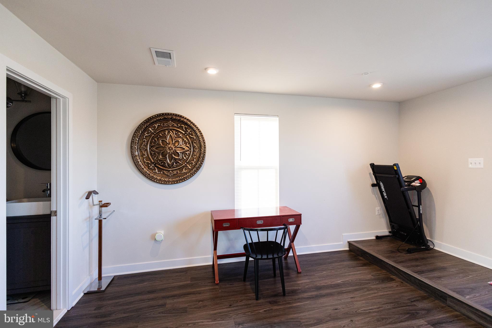 VILLAGE OF TOWNE SQUARE - Residential Lease