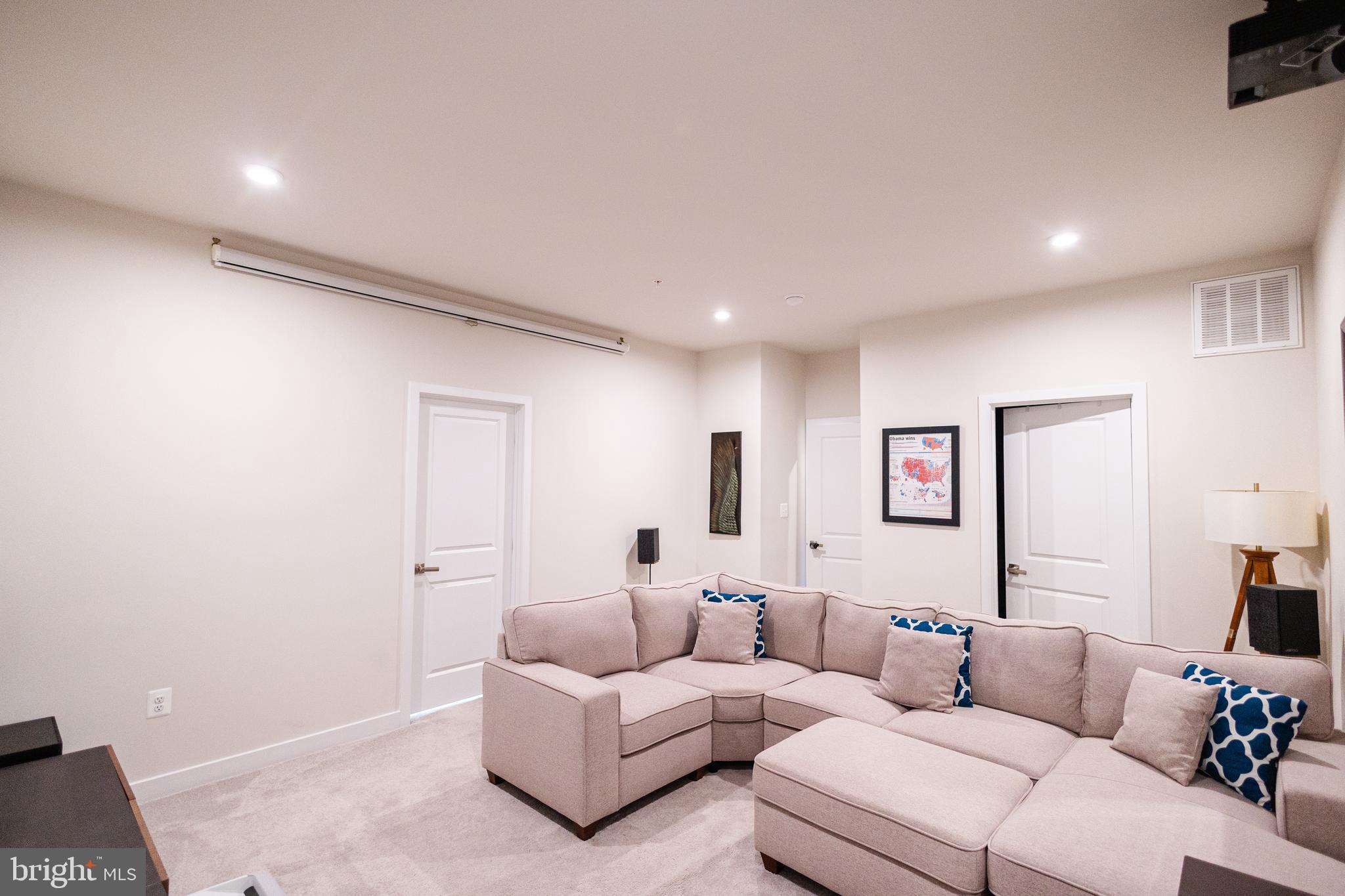 VILLAGE OF TOWNE SQUARE - Residential Lease