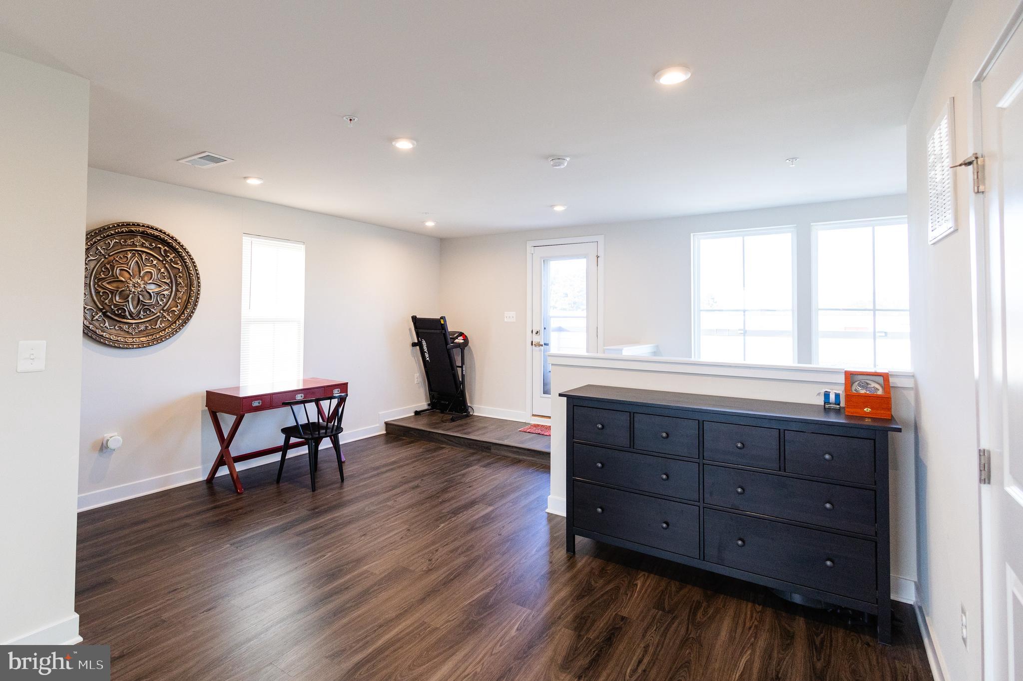 VILLAGE OF TOWNE SQUARE - Residential Lease