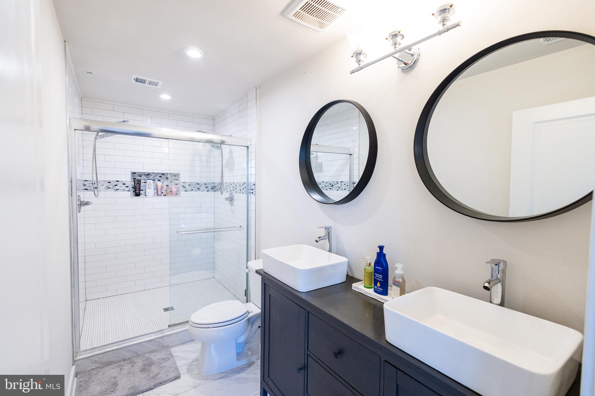 VILLAGE OF TOWNE SQUARE - Residential Lease