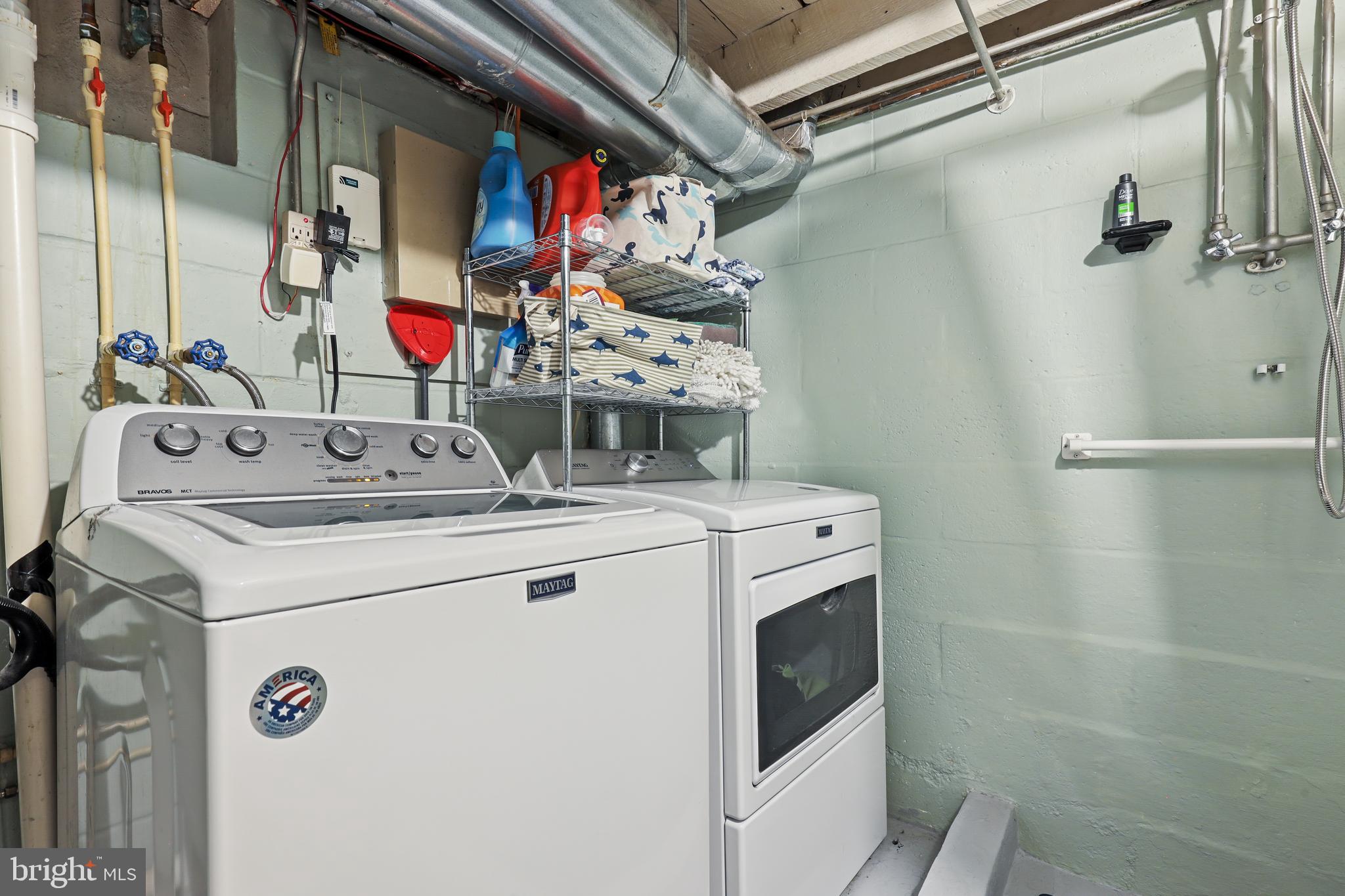 LOCUST POINT - Residential