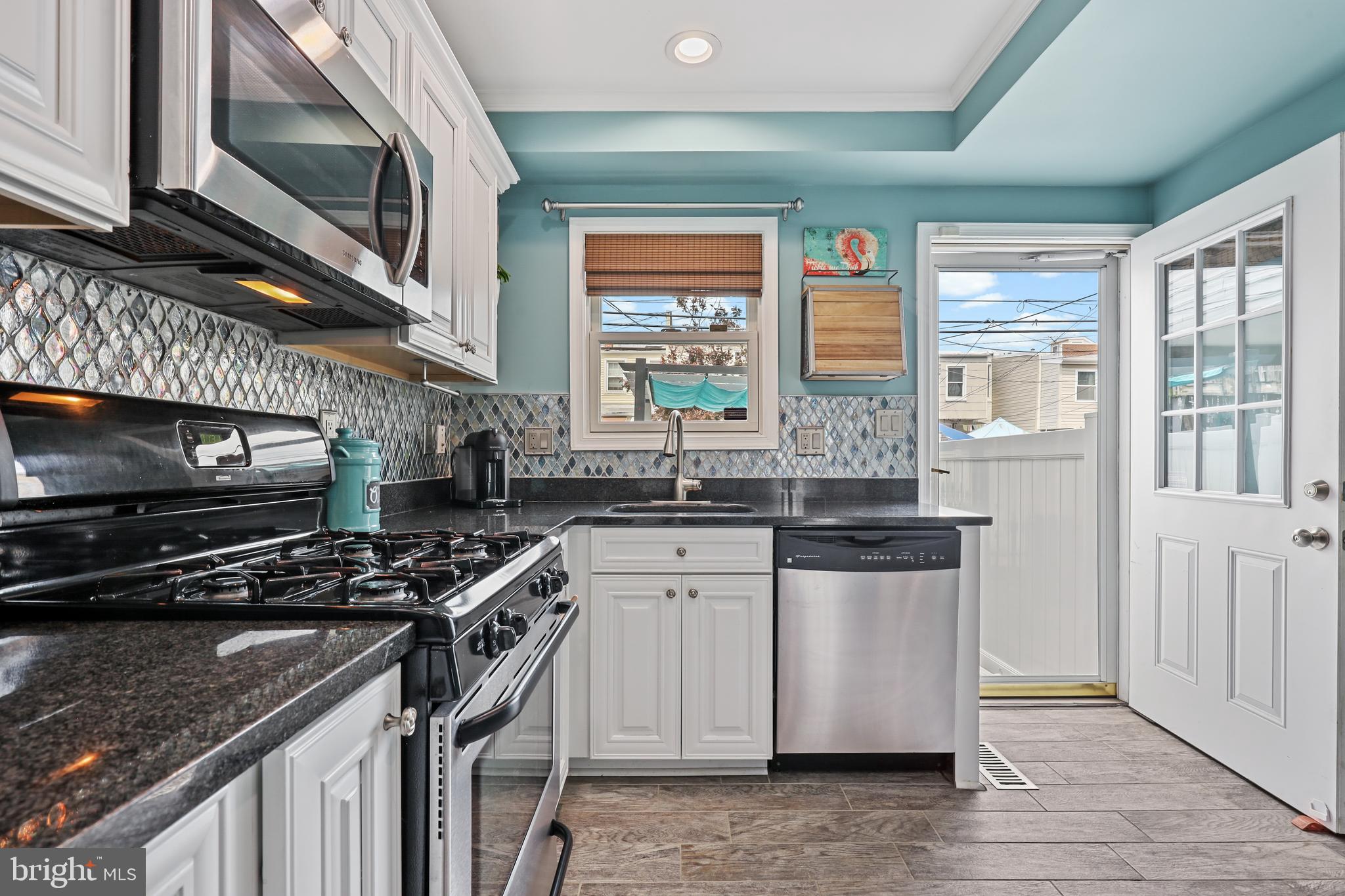 LOCUST POINT - Residential