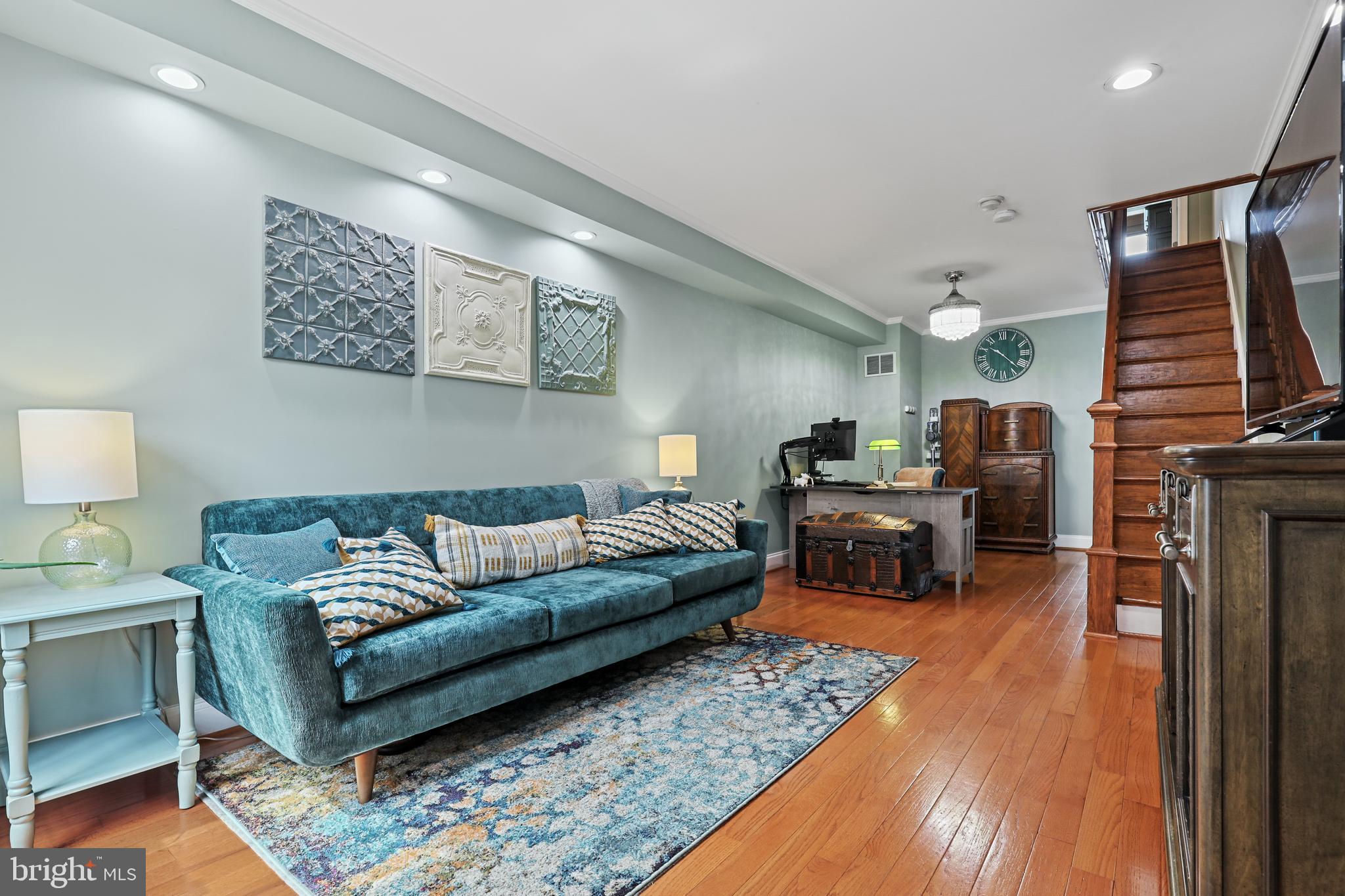 LOCUST POINT - Residential