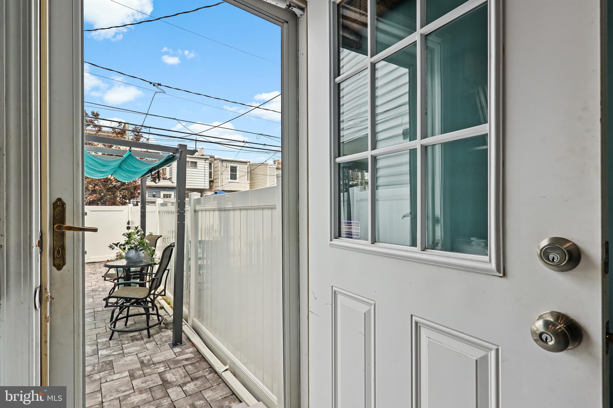 LOCUST POINT - Residential