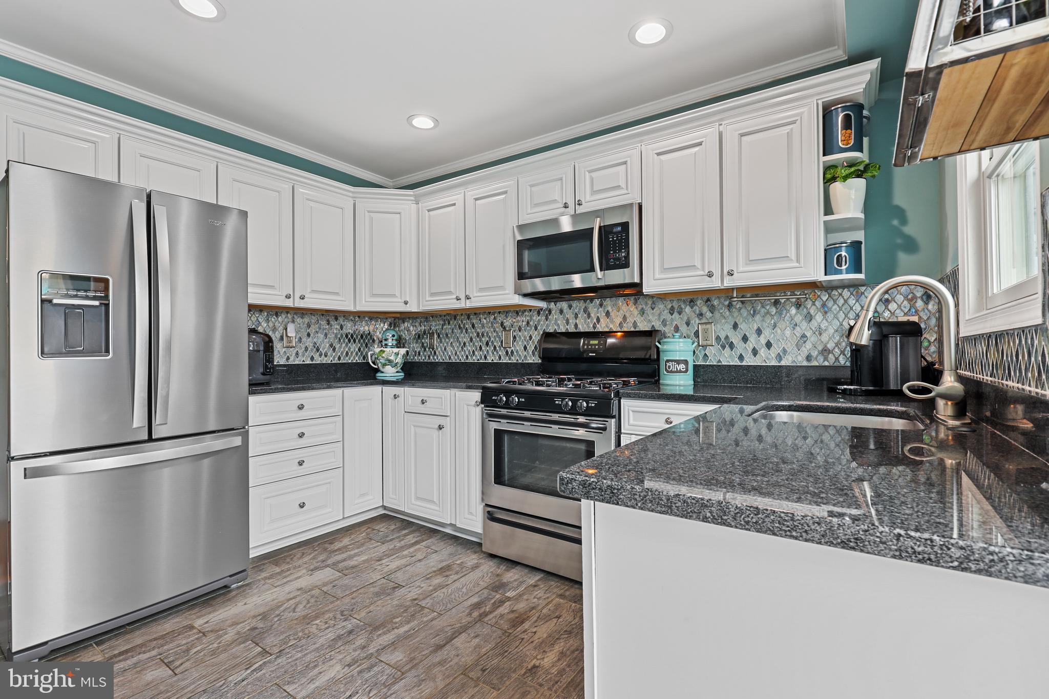 LOCUST POINT - Residential