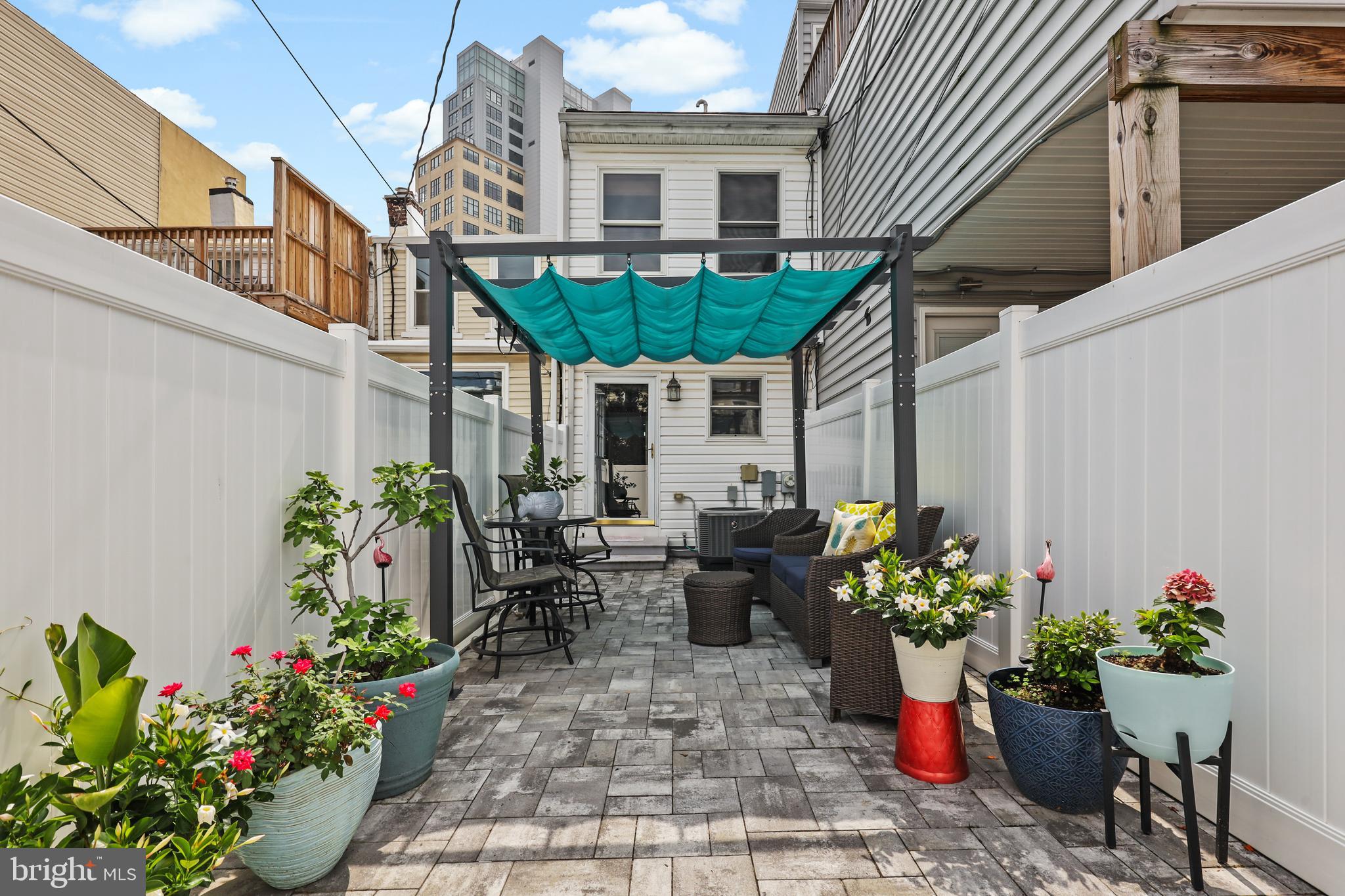 LOCUST POINT - Residential