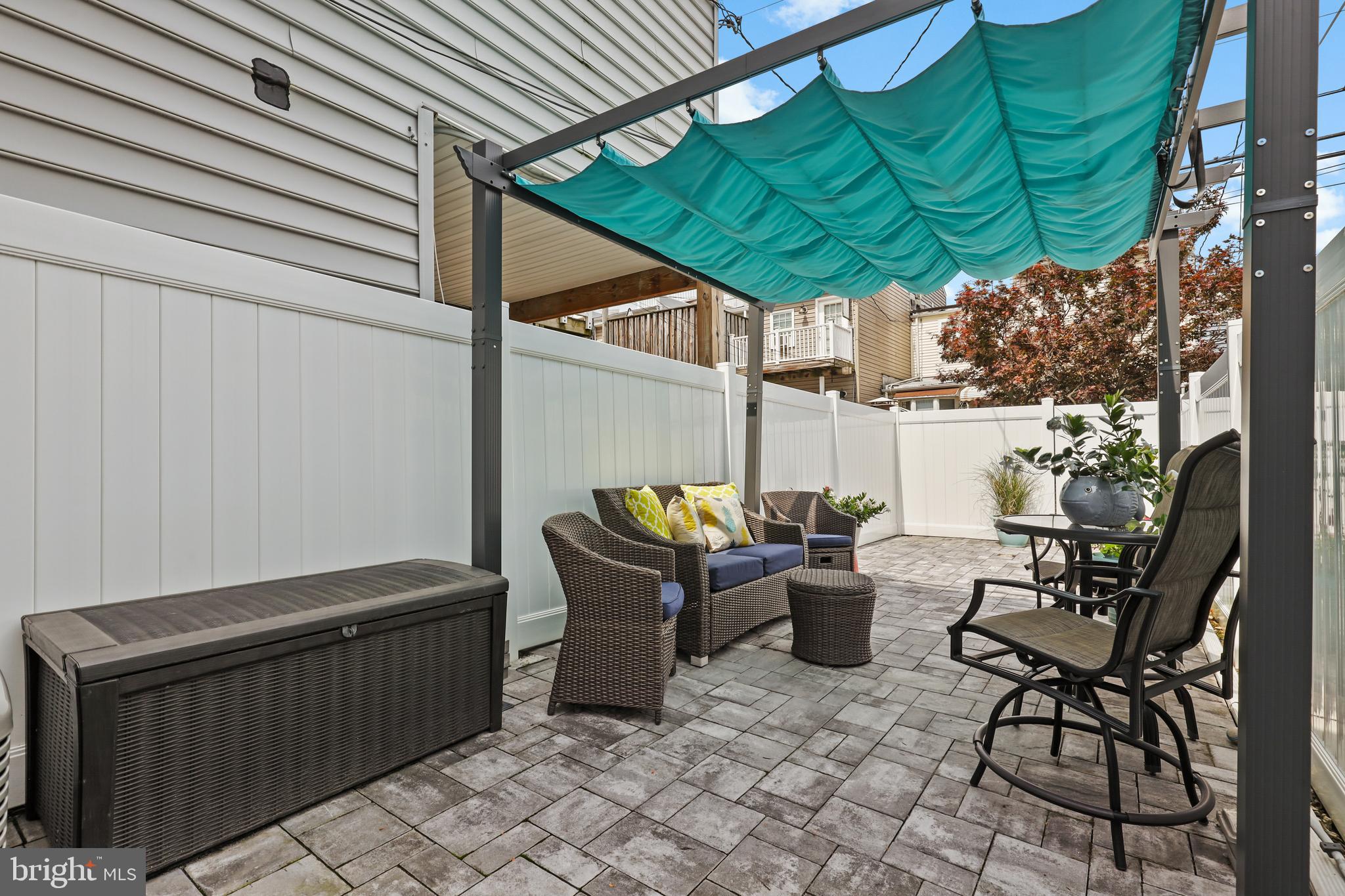 LOCUST POINT - Residential