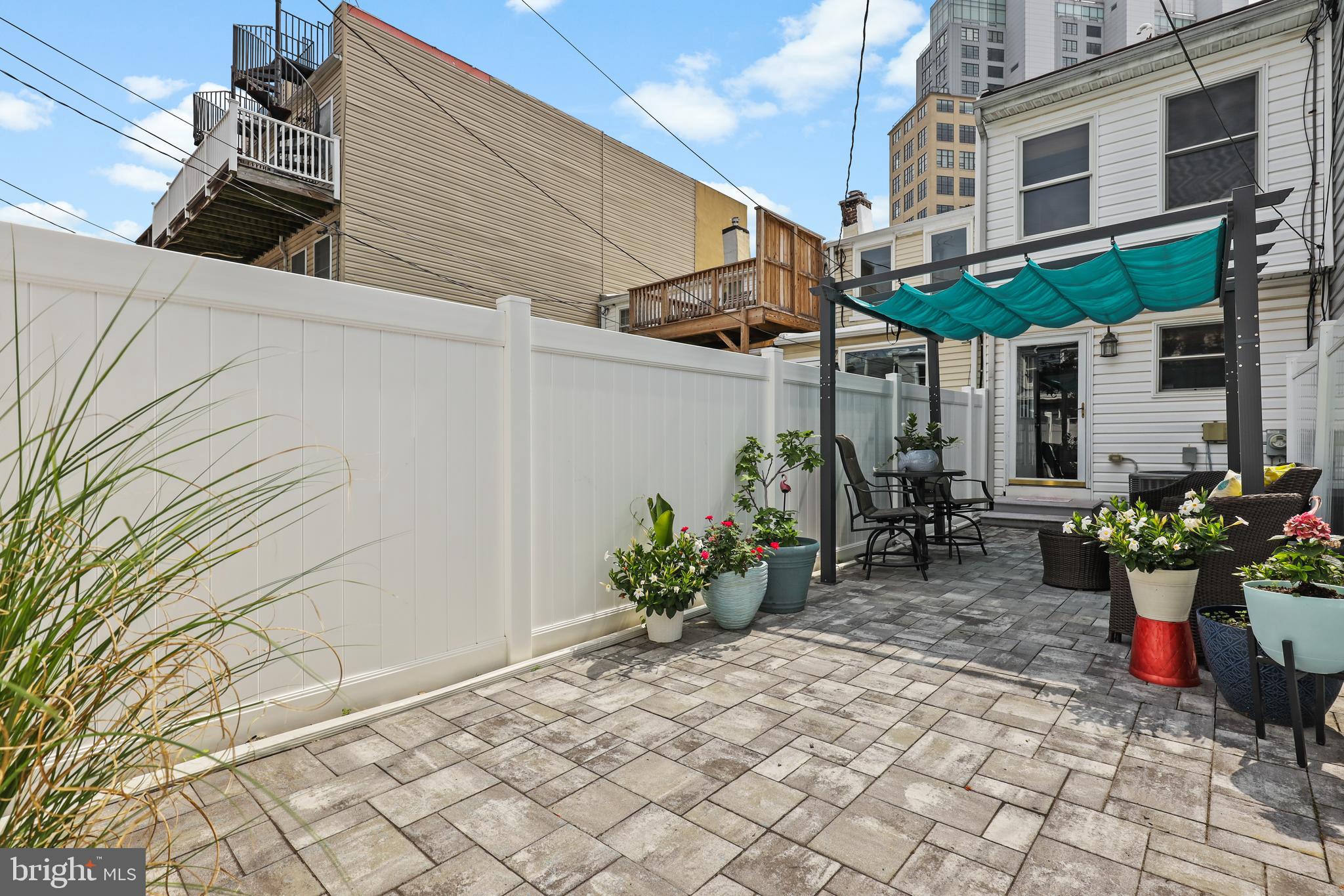 LOCUST POINT - Residential