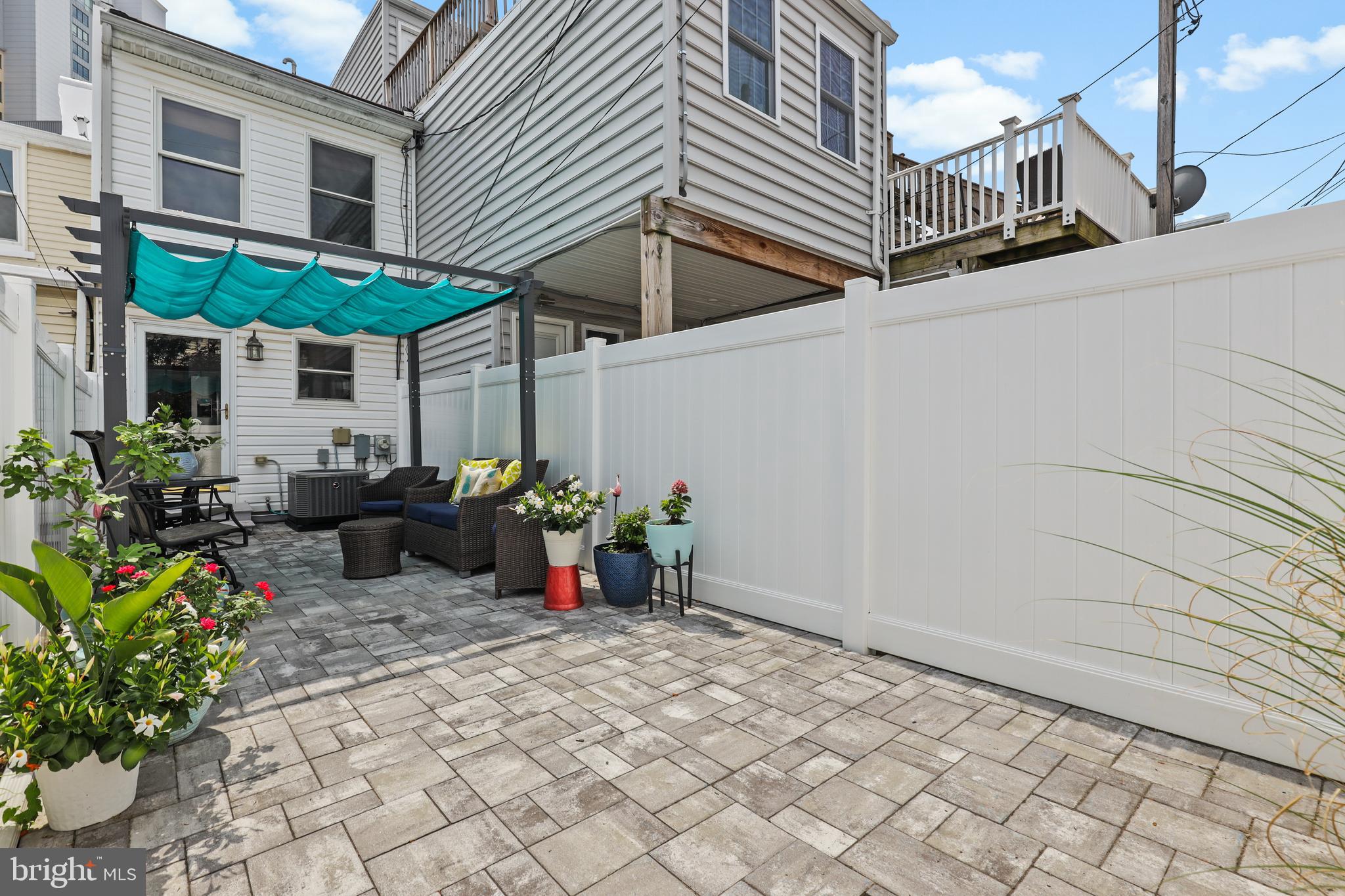 LOCUST POINT - Residential