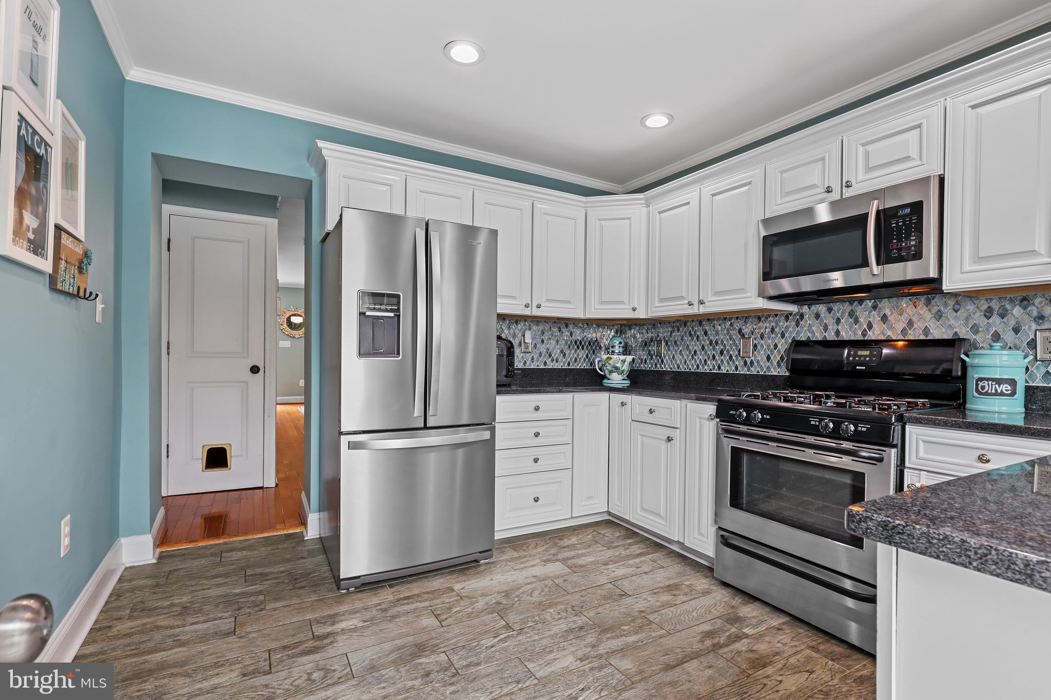 LOCUST POINT - Residential