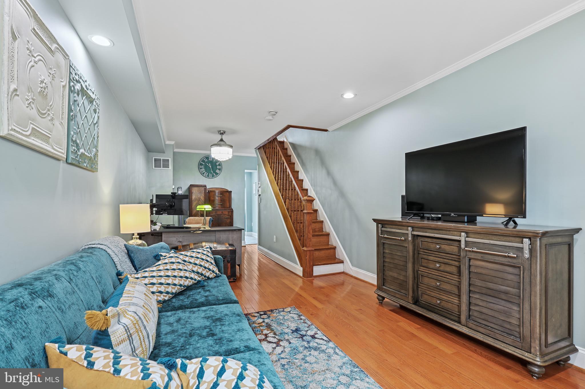 LOCUST POINT - Residential