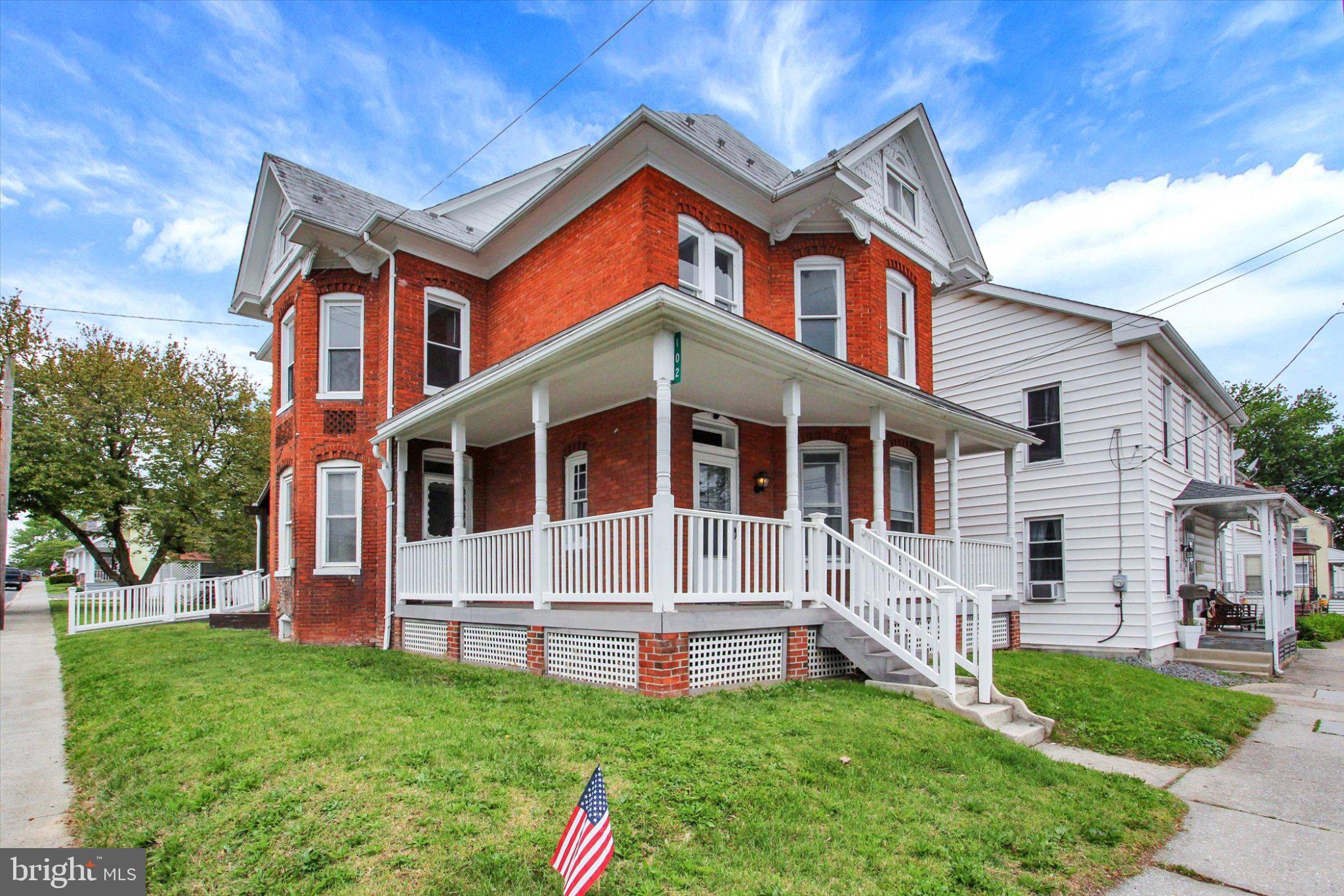 102 N QUEEN STREET