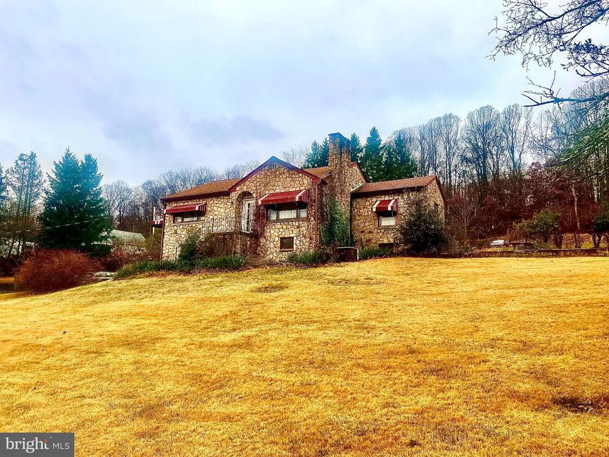 includes parcel number 0134001901 and 0134001898
This lovely remodeled main floor stone rancher is just outside city limits on two lots totalling nearly 1.33 acres! 3 Bedrooms and 2 bathrooms with a 1 car garage and lots of outdoor space to enjoy. This sturdy stone rancher is tucked away in a popular area just off Bedford Rd and a hop skip and a jump to town and all amenities. Take a drive out and see for yourself what is possible near the city but in the country setting on Lisa Drive.