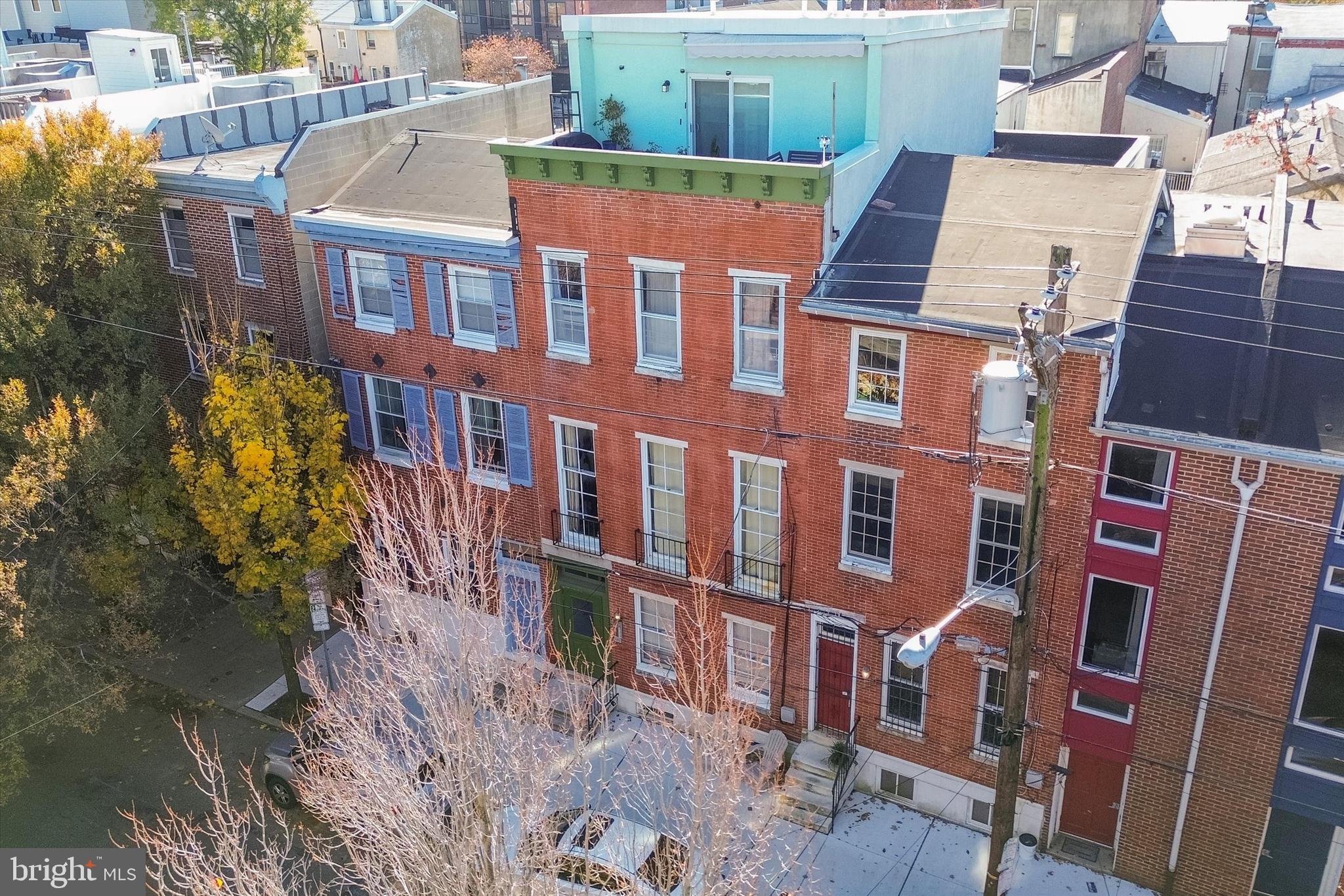 QUEEN VILLAGE - Residential
