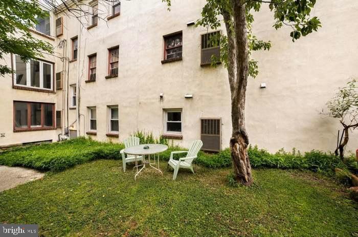 QUEEN VILLAGE - Residential