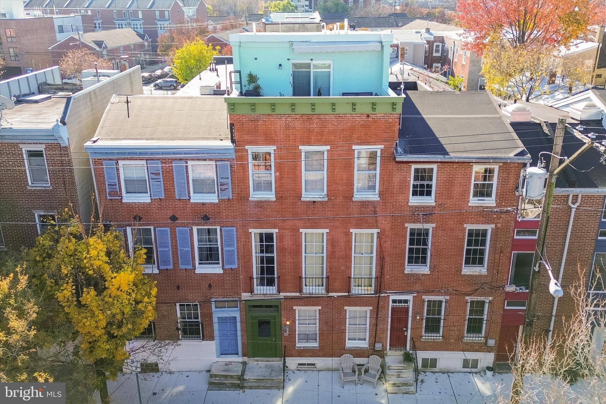 QUEEN VILLAGE - Residential