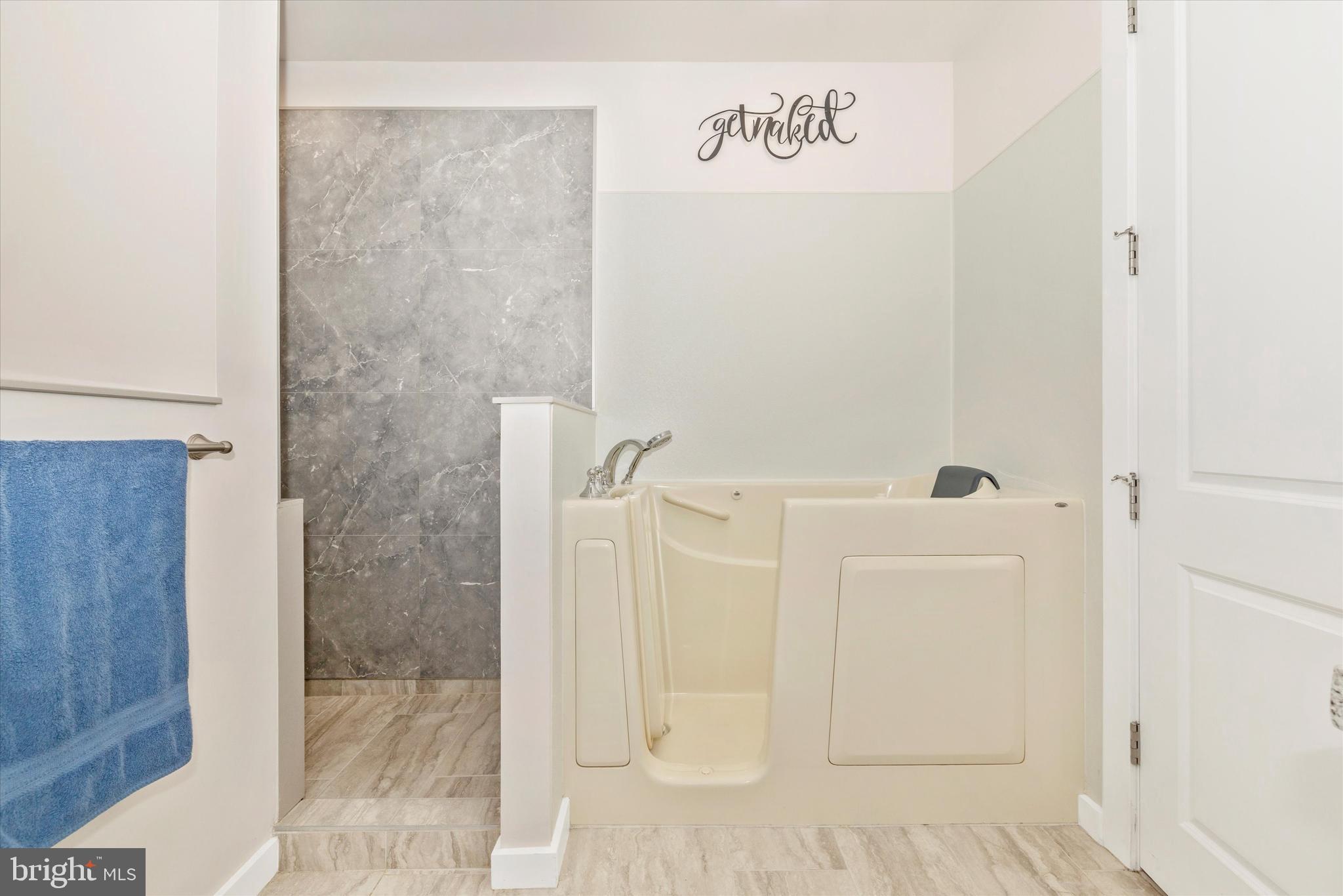 FOX TOWER KNOLLS - Residential